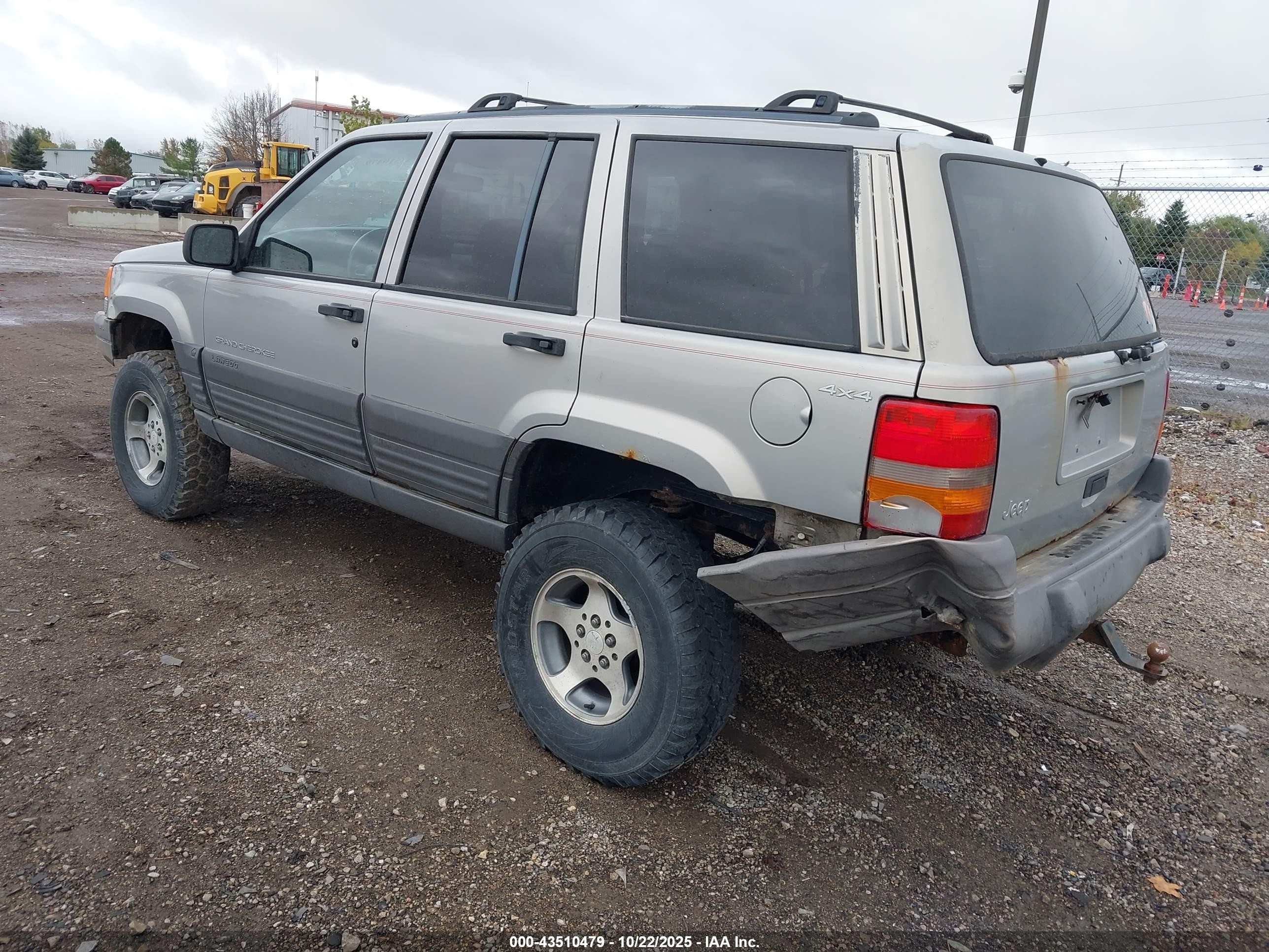 1996 Jeep Grand Cherokee Laredo Silver vin: 1J4GZ58S7TC179951