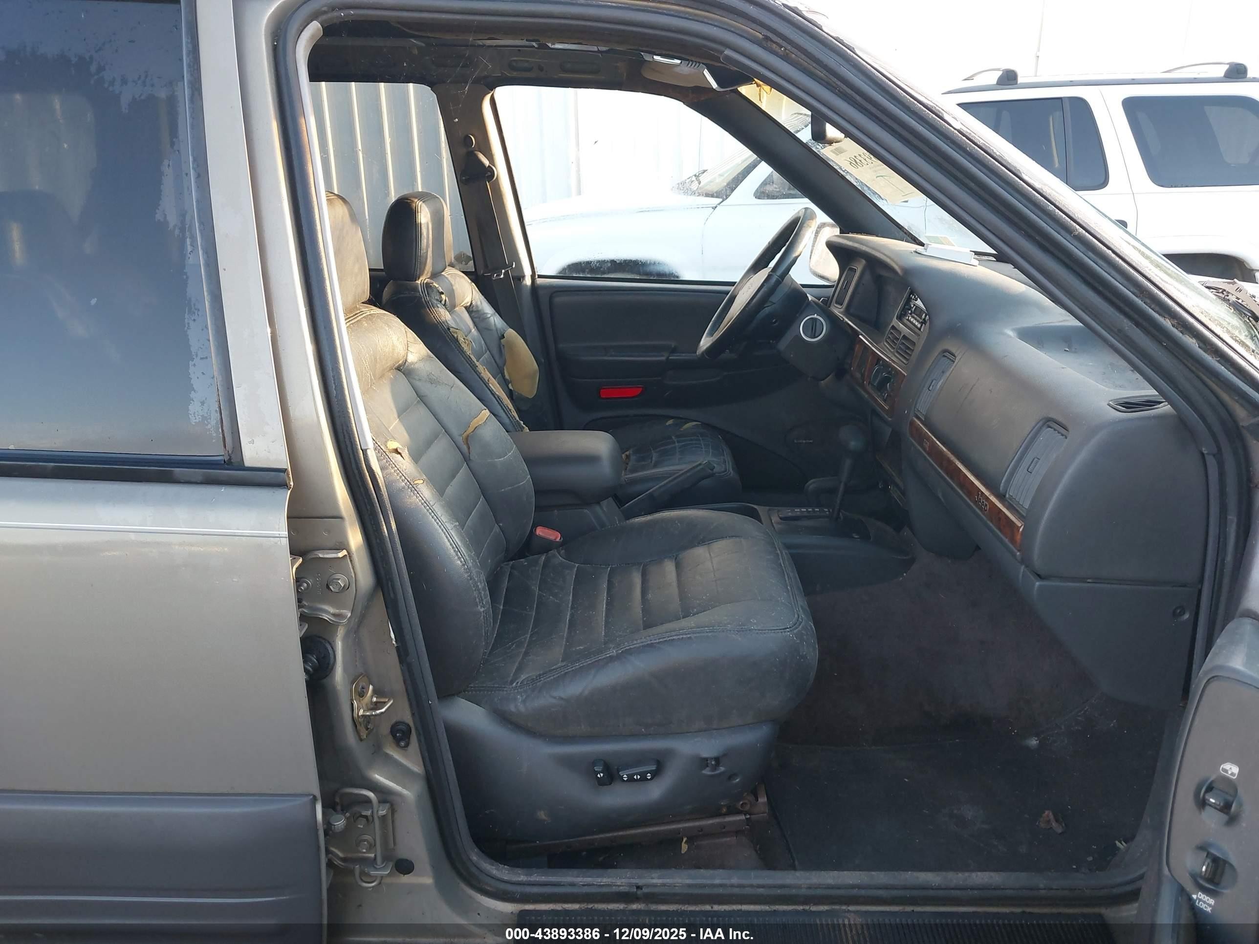1996 Jeep Grand Cherokee Laredo Gold vin: 1J4GZ58S9TC320552
