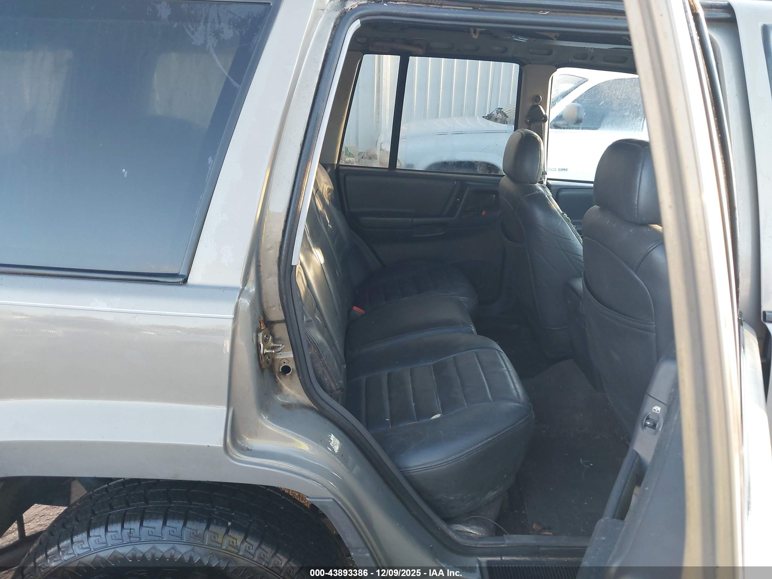 1996 Jeep Grand Cherokee Laredo Gold vin: 1J4GZ58S9TC320552