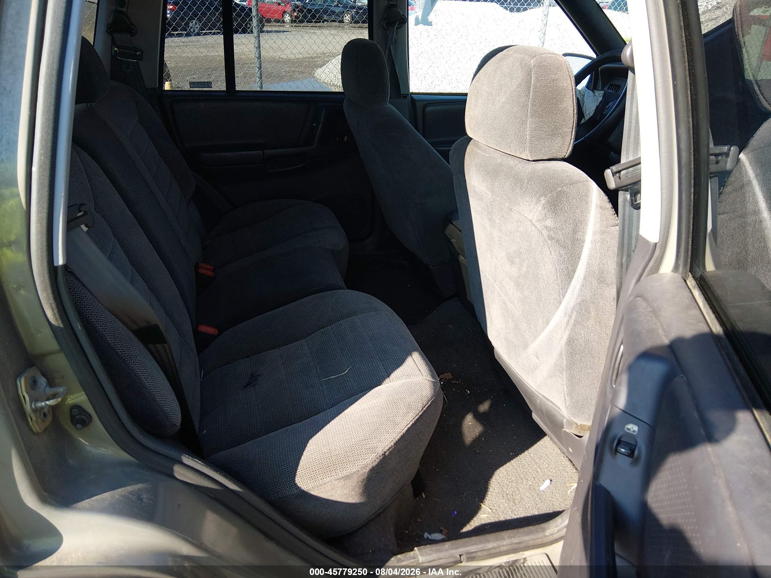 1996 Jeep Grand Cherokee Laredo Серый vin: 1J4GZ58S9TC370187