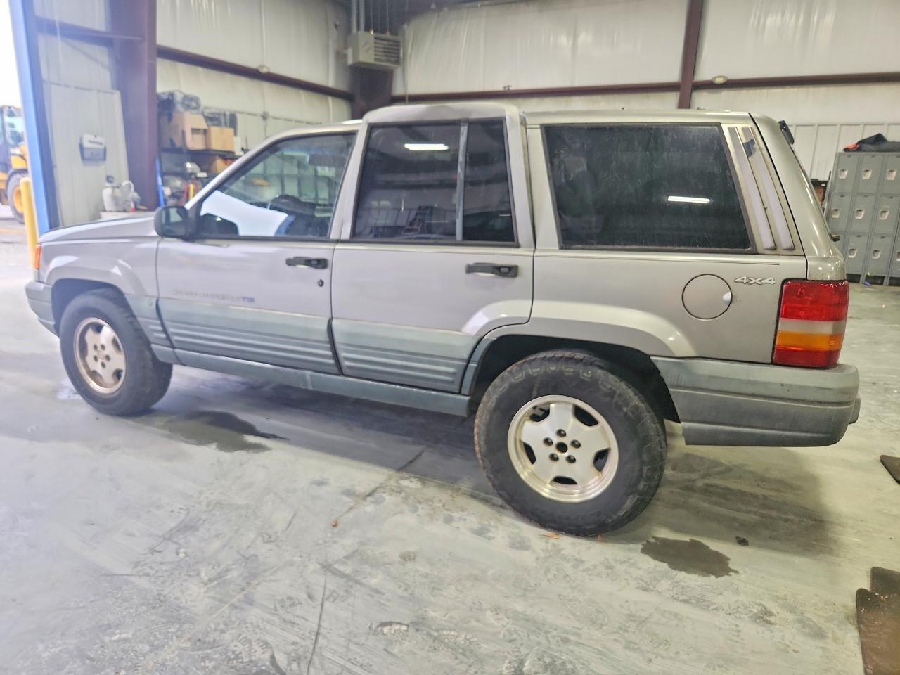1997 Jeep Grand Cherokee Laredo Silver vin: 1J4GZ58Y0VC711855