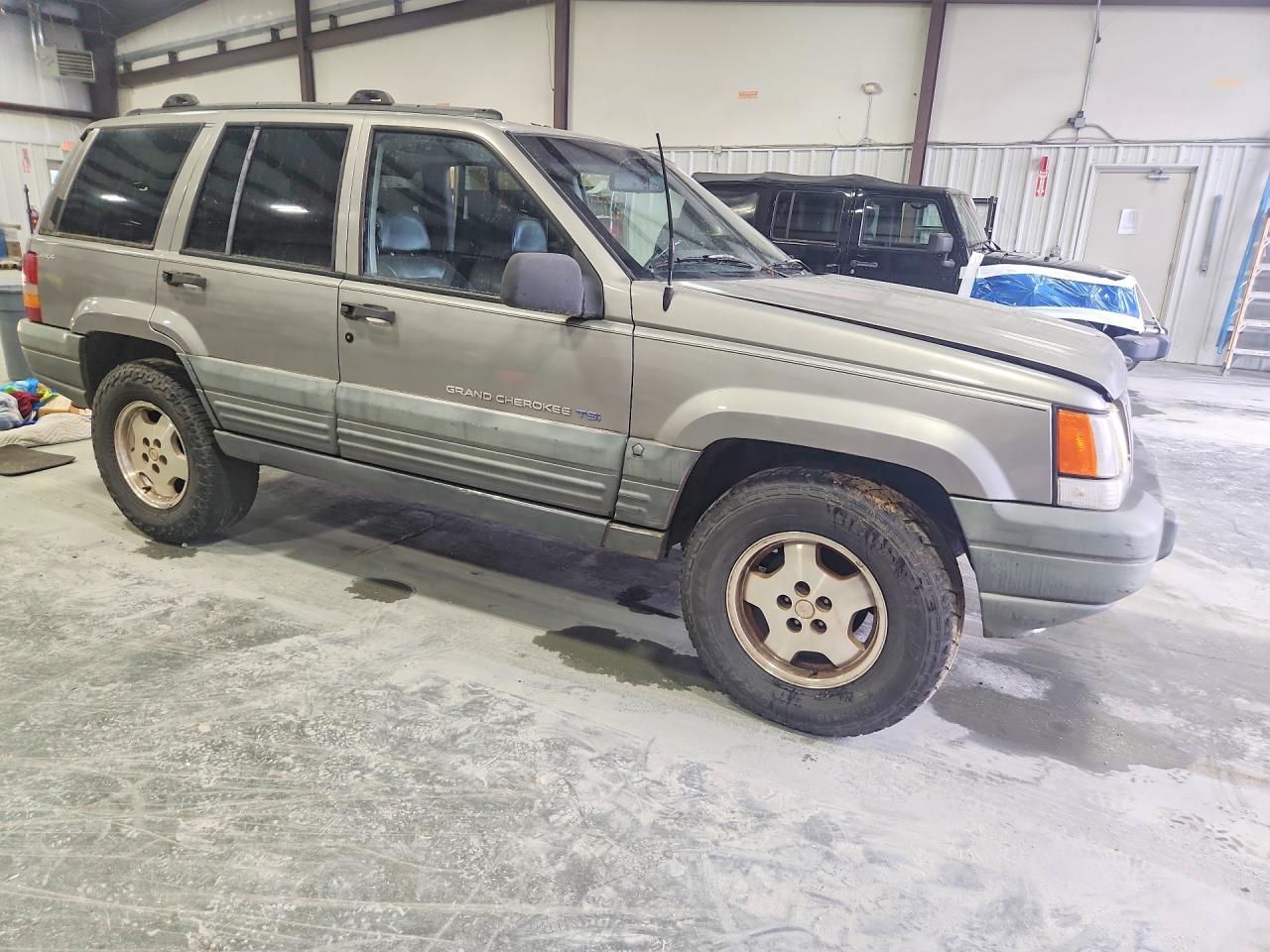 1997 Jeep Grand Cherokee Laredo Silver vin: 1J4GZ58Y0VC711855