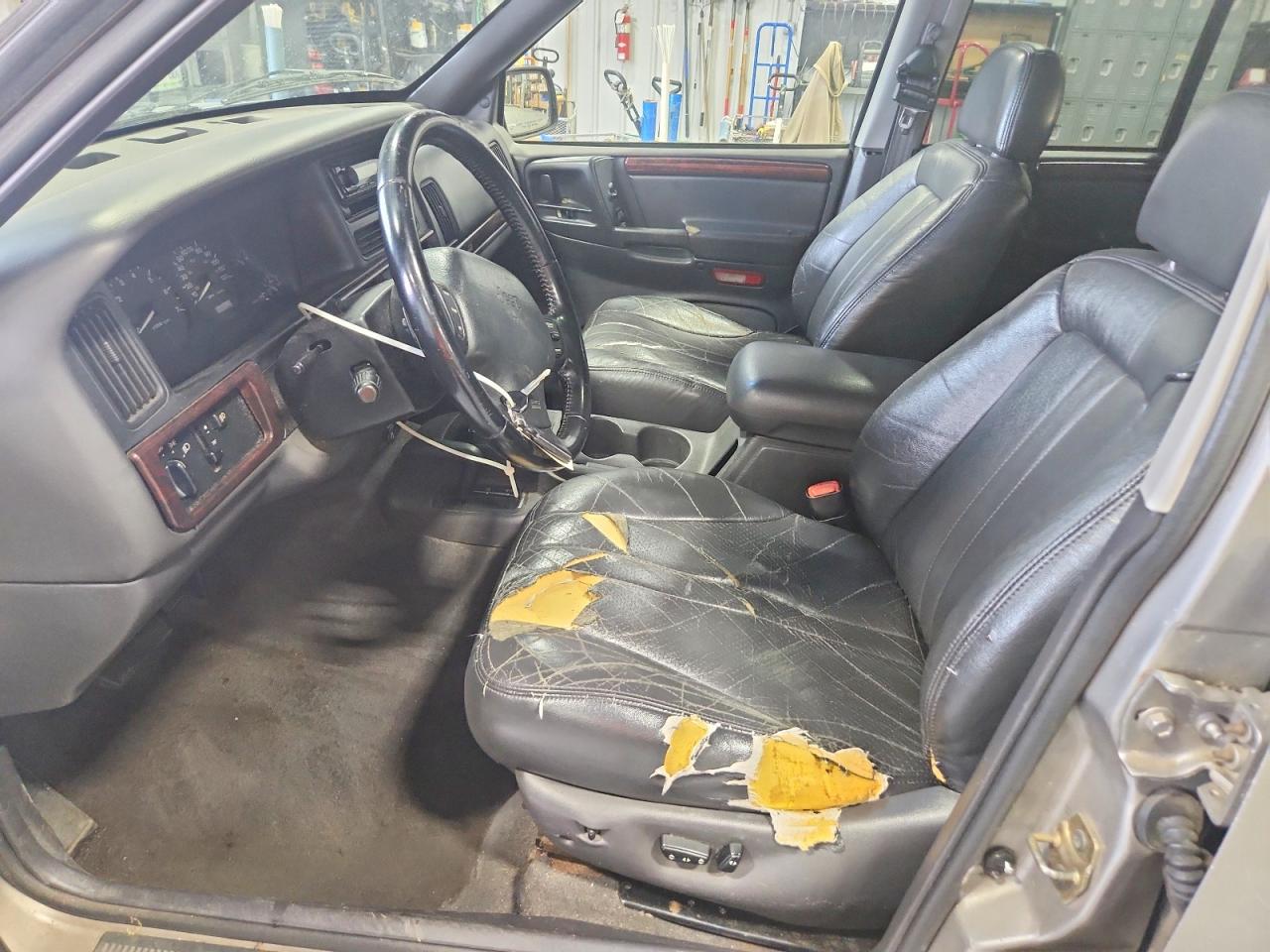 1997 Jeep Grand Cherokee Laredo Silver vin: 1J4GZ58Y0VC711855