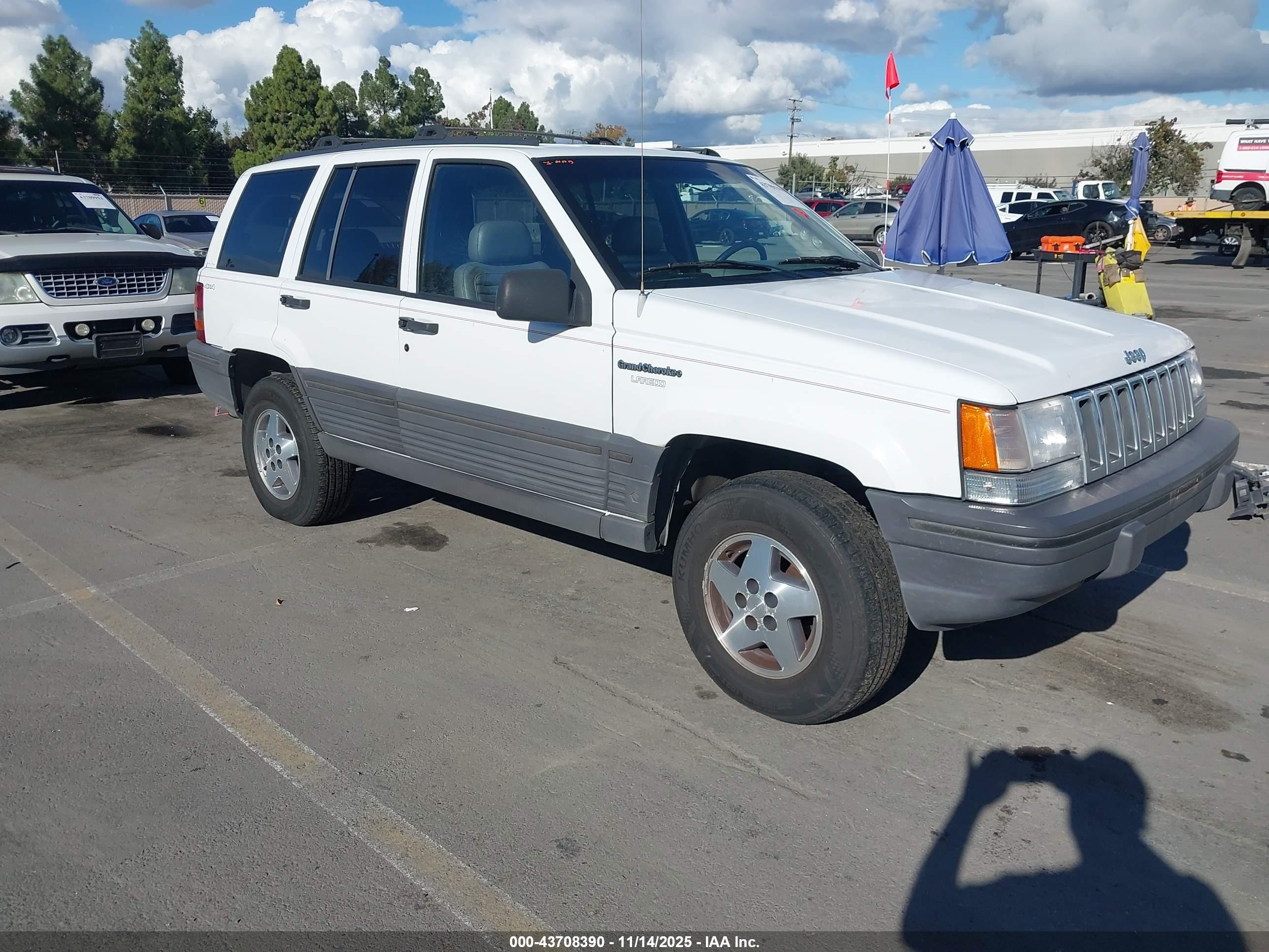 1995 Jeep Grand Cherokee Laredo Белый vin: 1J4GZ58Y1SC537399