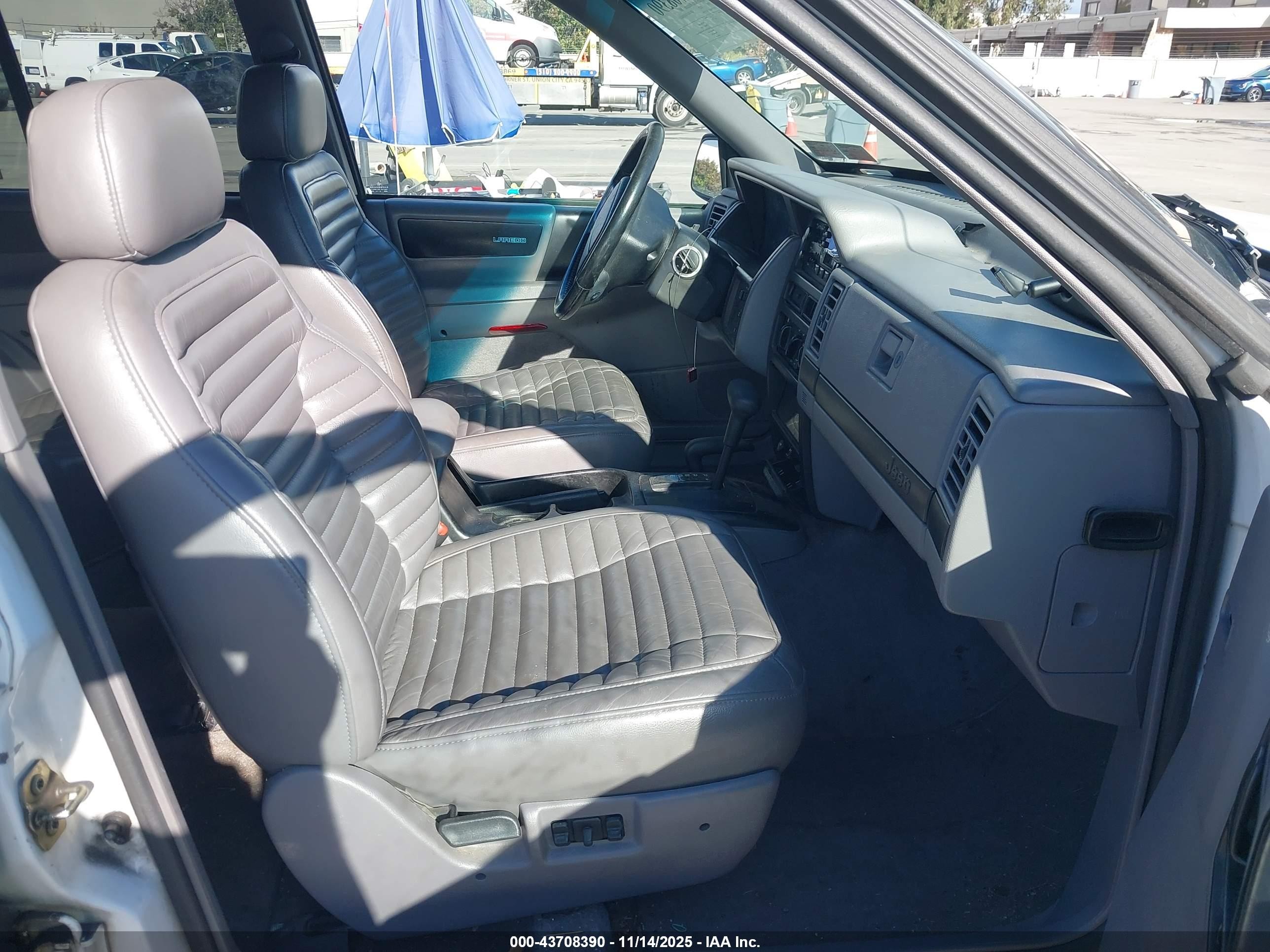 1995 Jeep Grand Cherokee Laredo Белый vin: 1J4GZ58Y1SC537399
