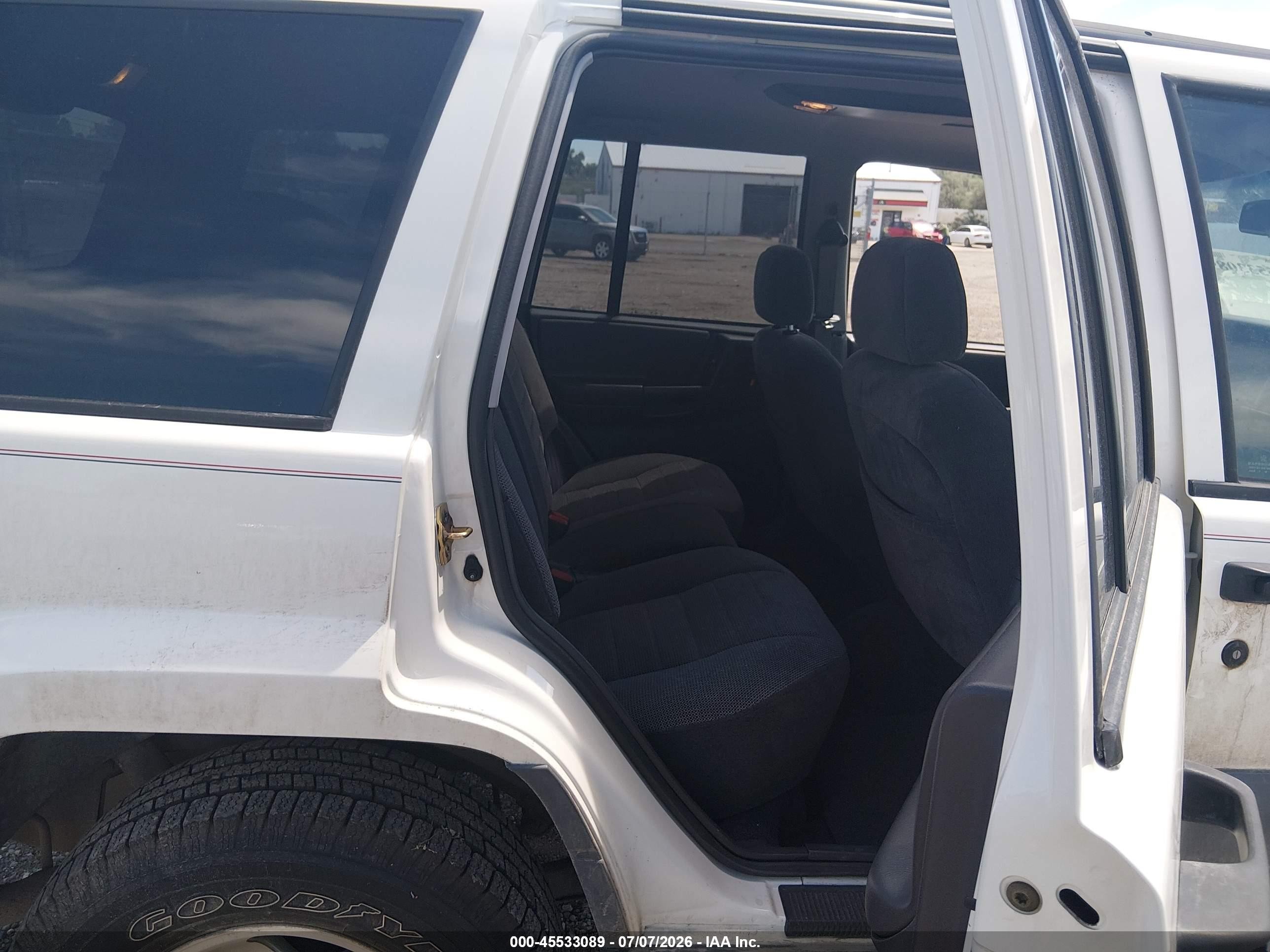 1996 Jeep Grand Cherokee Laredo White vin: 1J4GZ58Y1TC271576