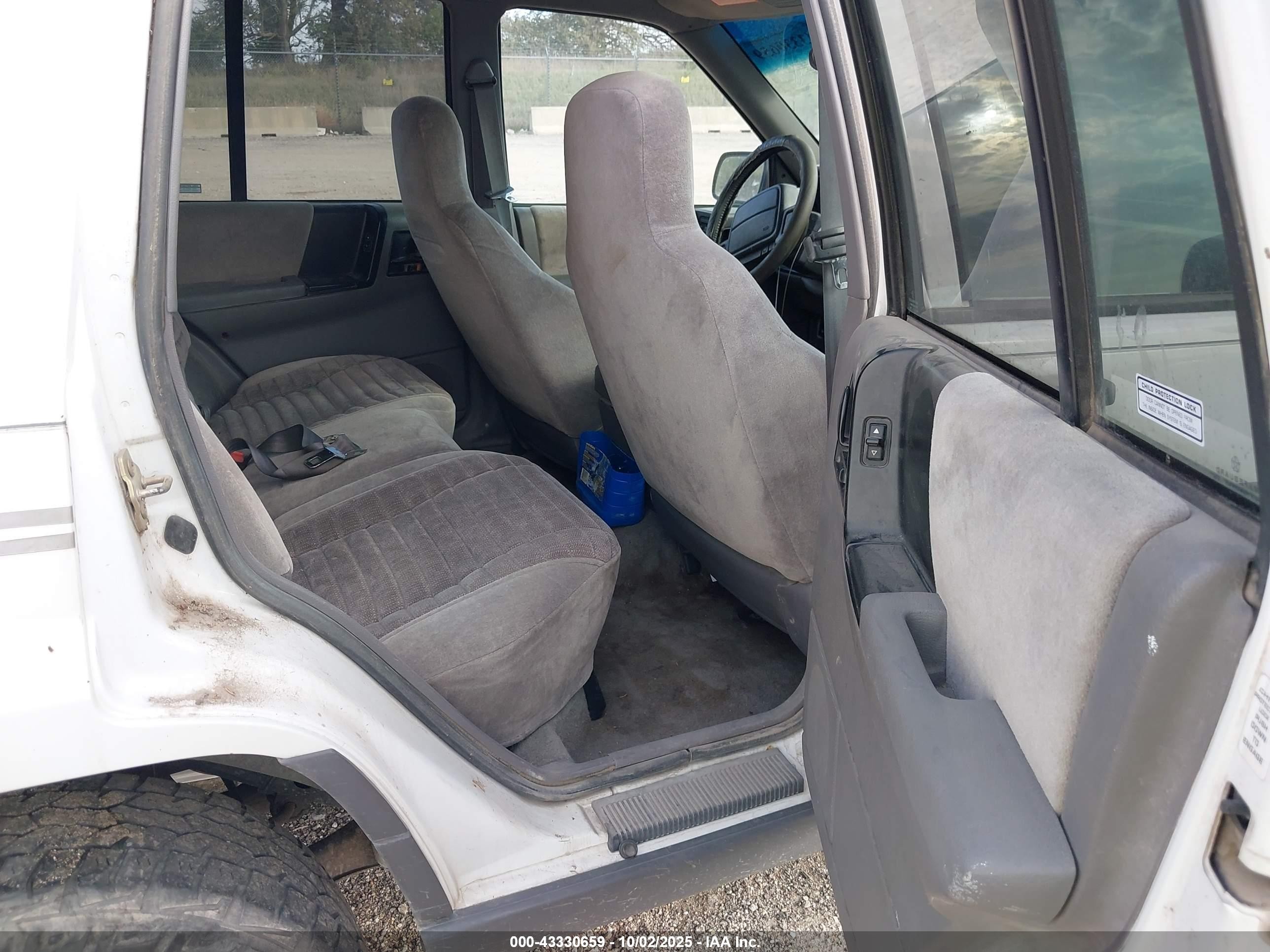 1995 Jeep Grand Cherokee Laredo White vin: 1J4GZ58Y2SC582464