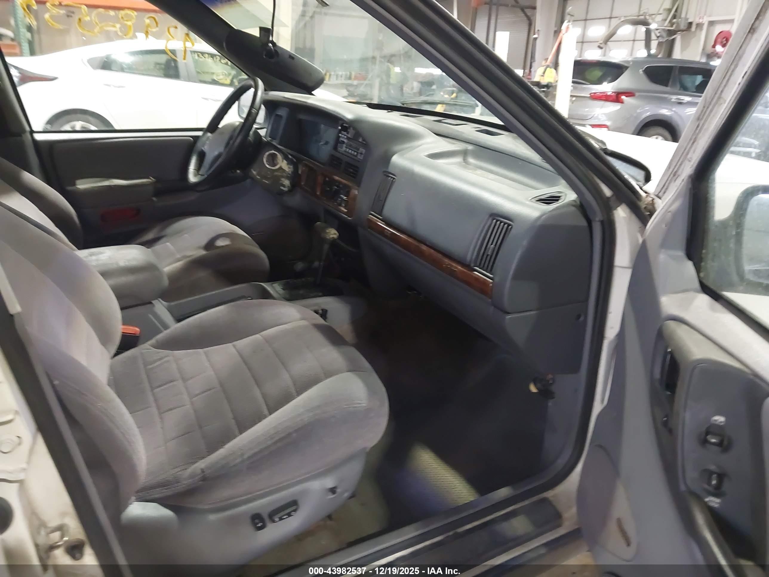1996 Jeep Grand Cherokee Laredo White vin: 1J4GZ58Y2TC273143
