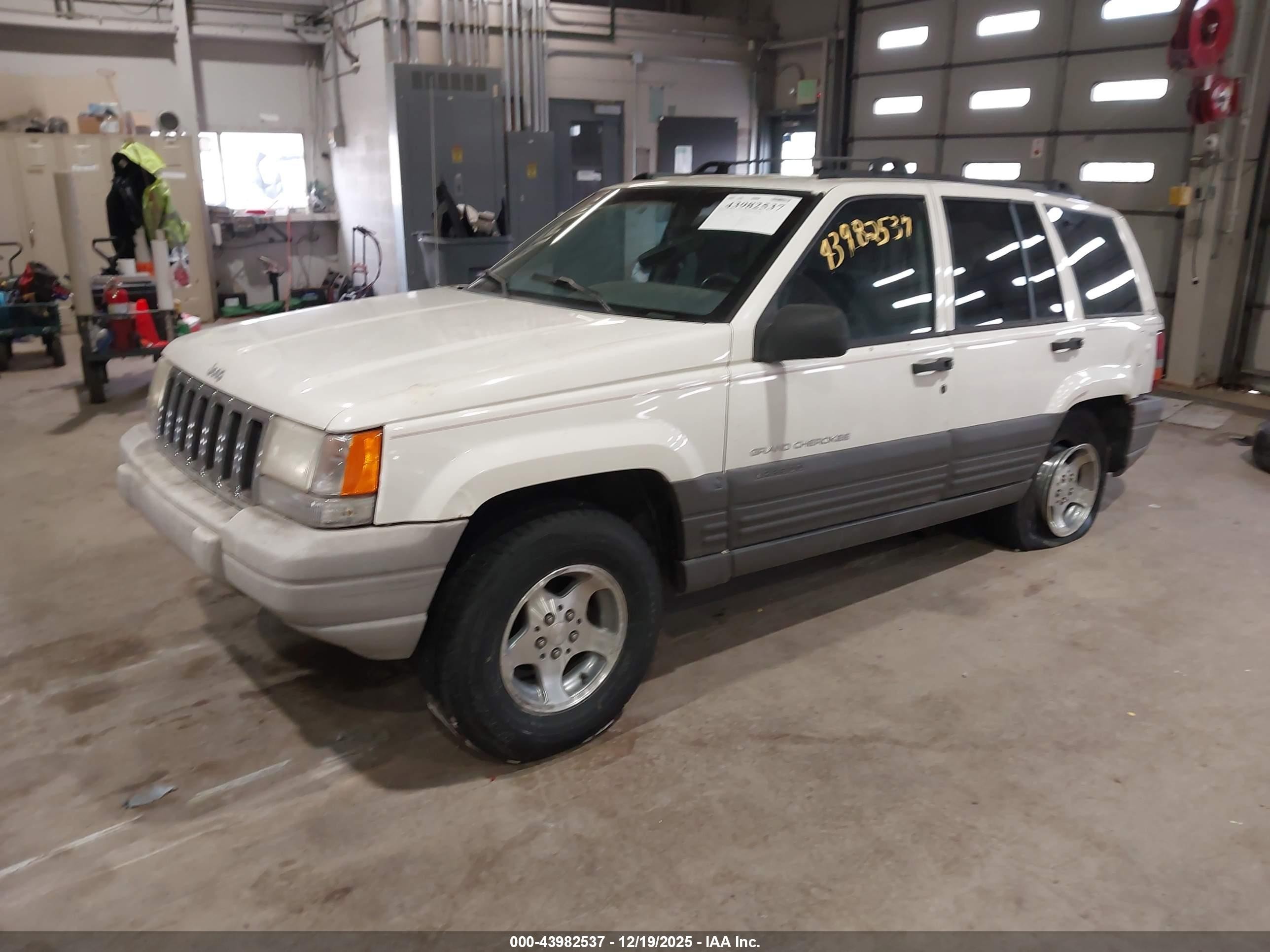 1996 Jeep Grand Cherokee Laredo White vin: 1J4GZ58Y2TC273143