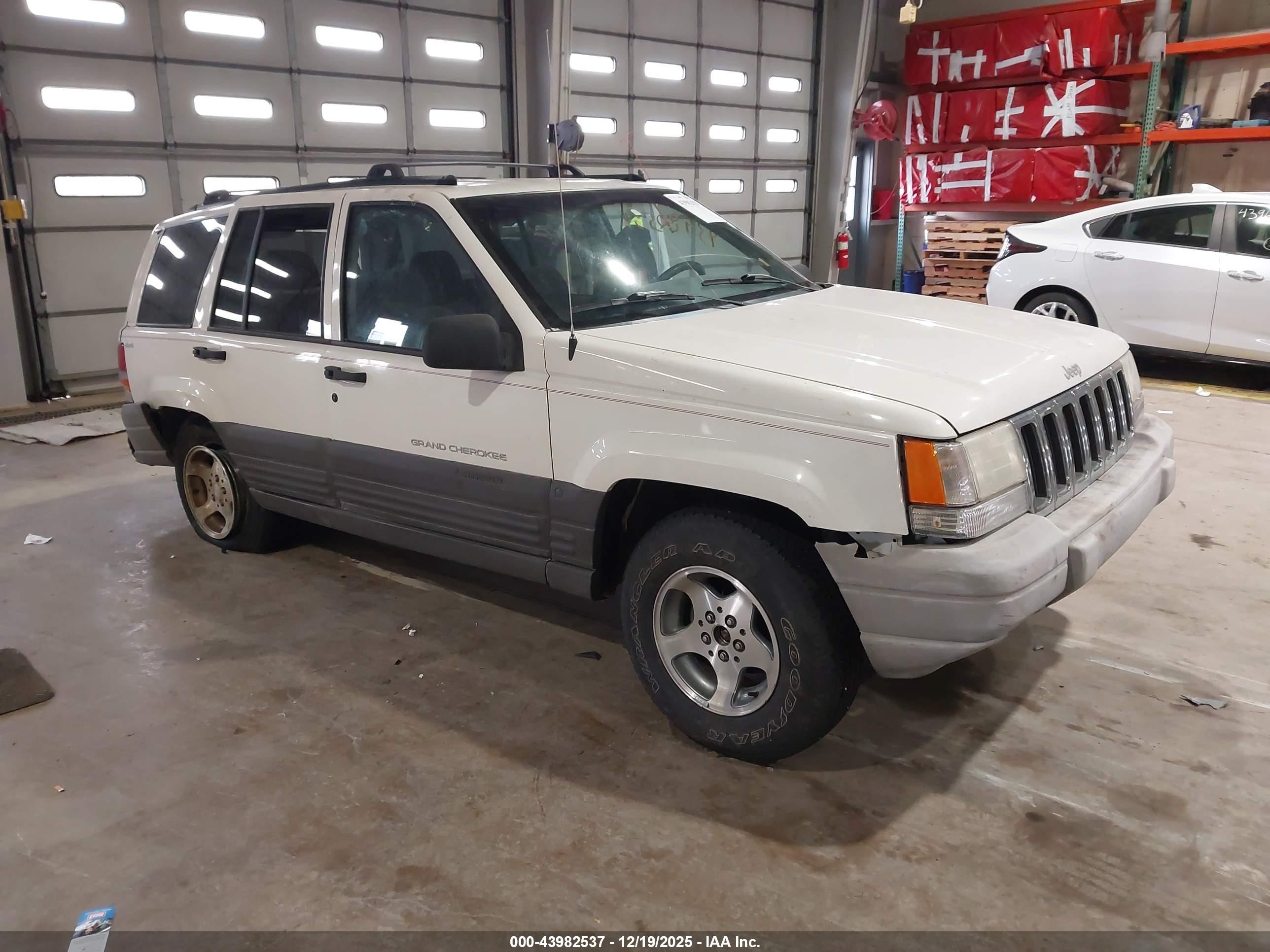1996 Jeep Grand Cherokee Laredo White vin: 1J4GZ58Y2TC273143