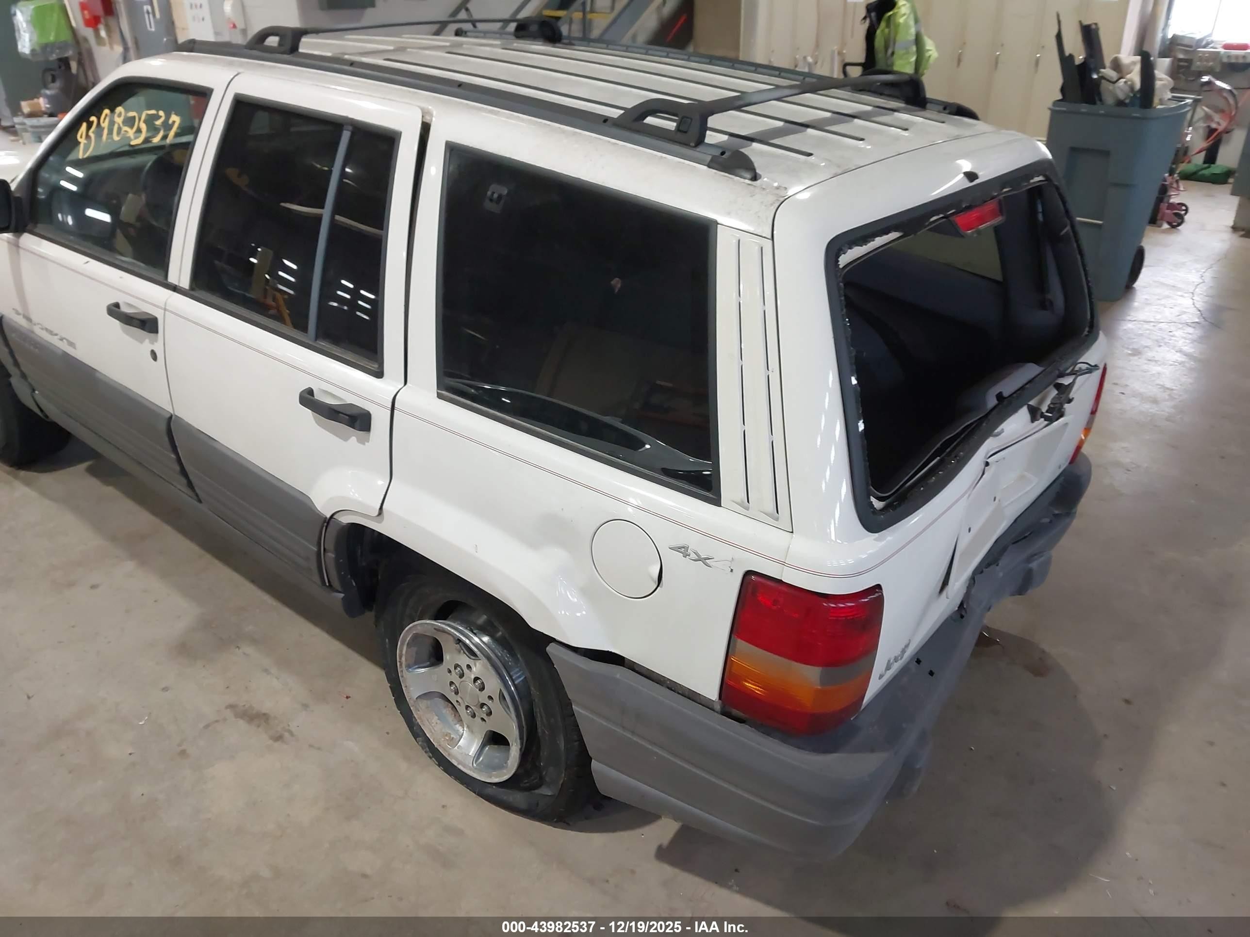 1996 Jeep Grand Cherokee Laredo White vin: 1J4GZ58Y2TC273143
