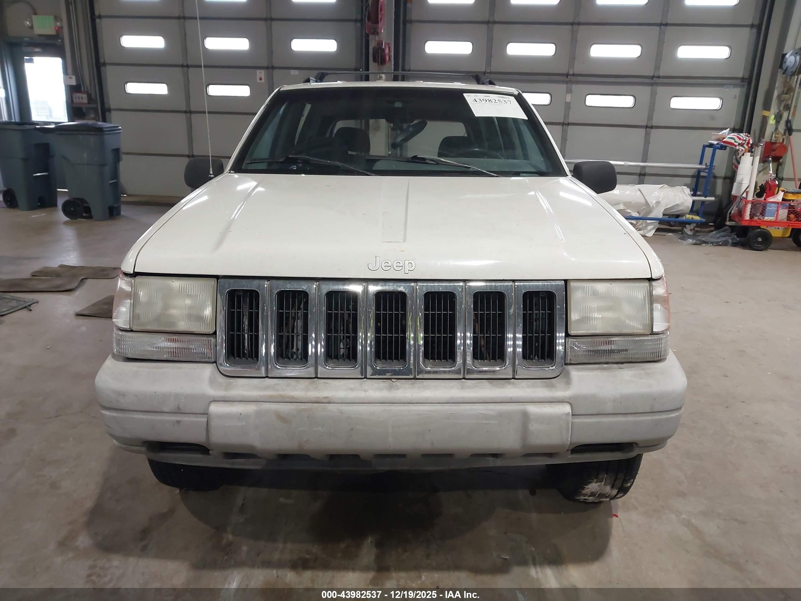 1996 Jeep Grand Cherokee Laredo White vin: 1J4GZ58Y2TC273143