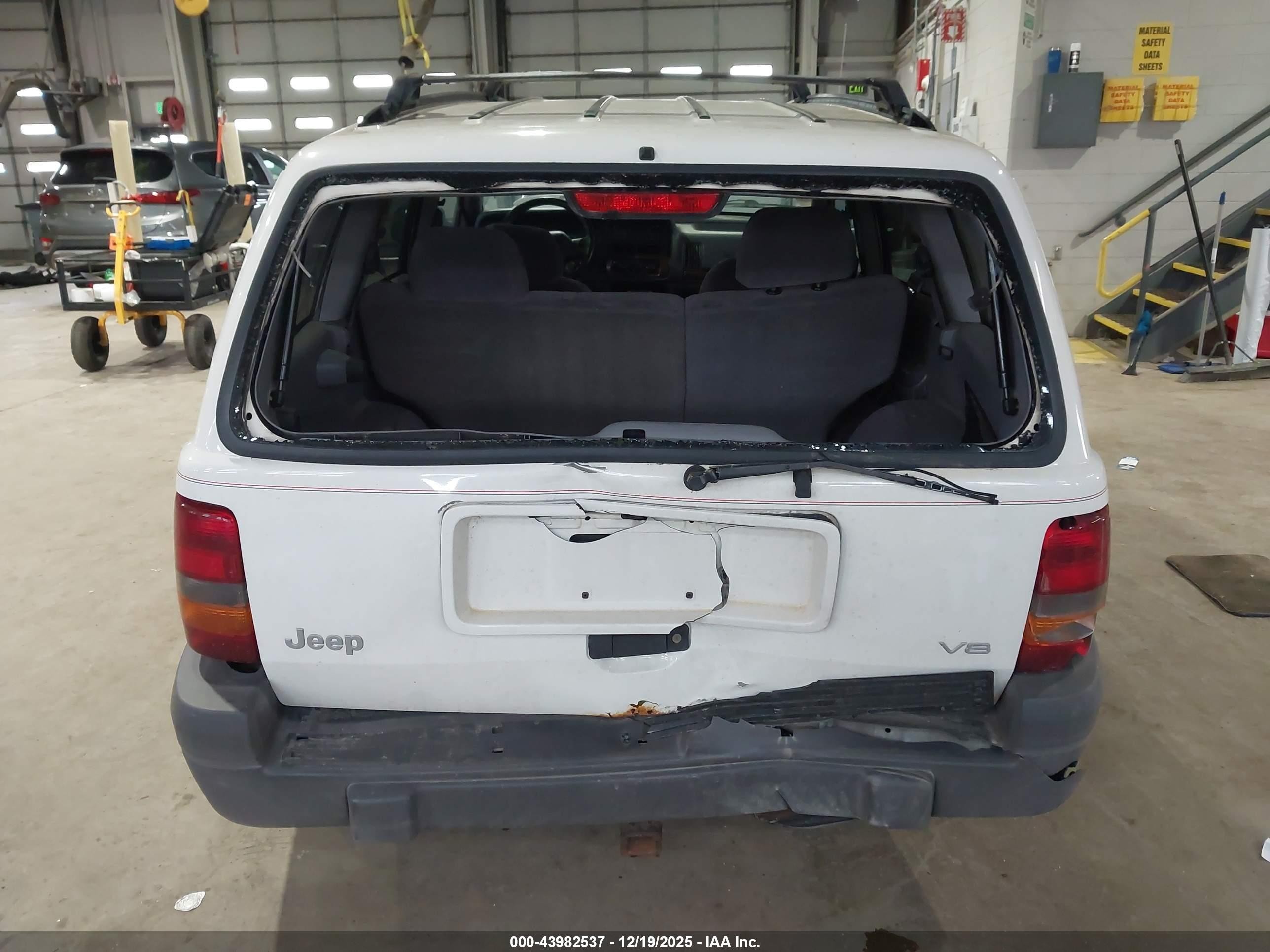1996 Jeep Grand Cherokee Laredo White vin: 1J4GZ58Y2TC273143