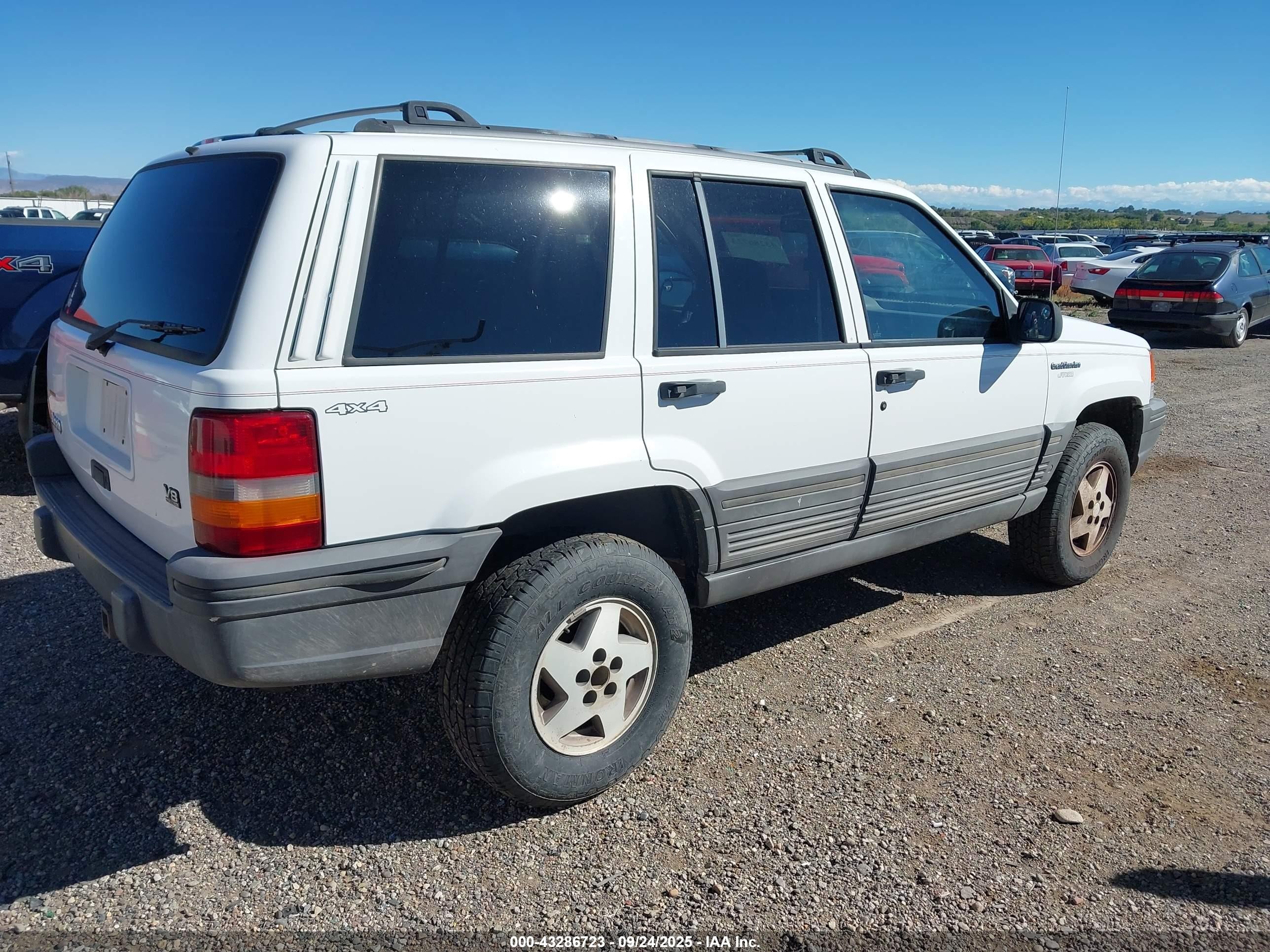 1995 Jeep Grand Cherokee Laredo White vin: 1J4GZ58Y6SC737646