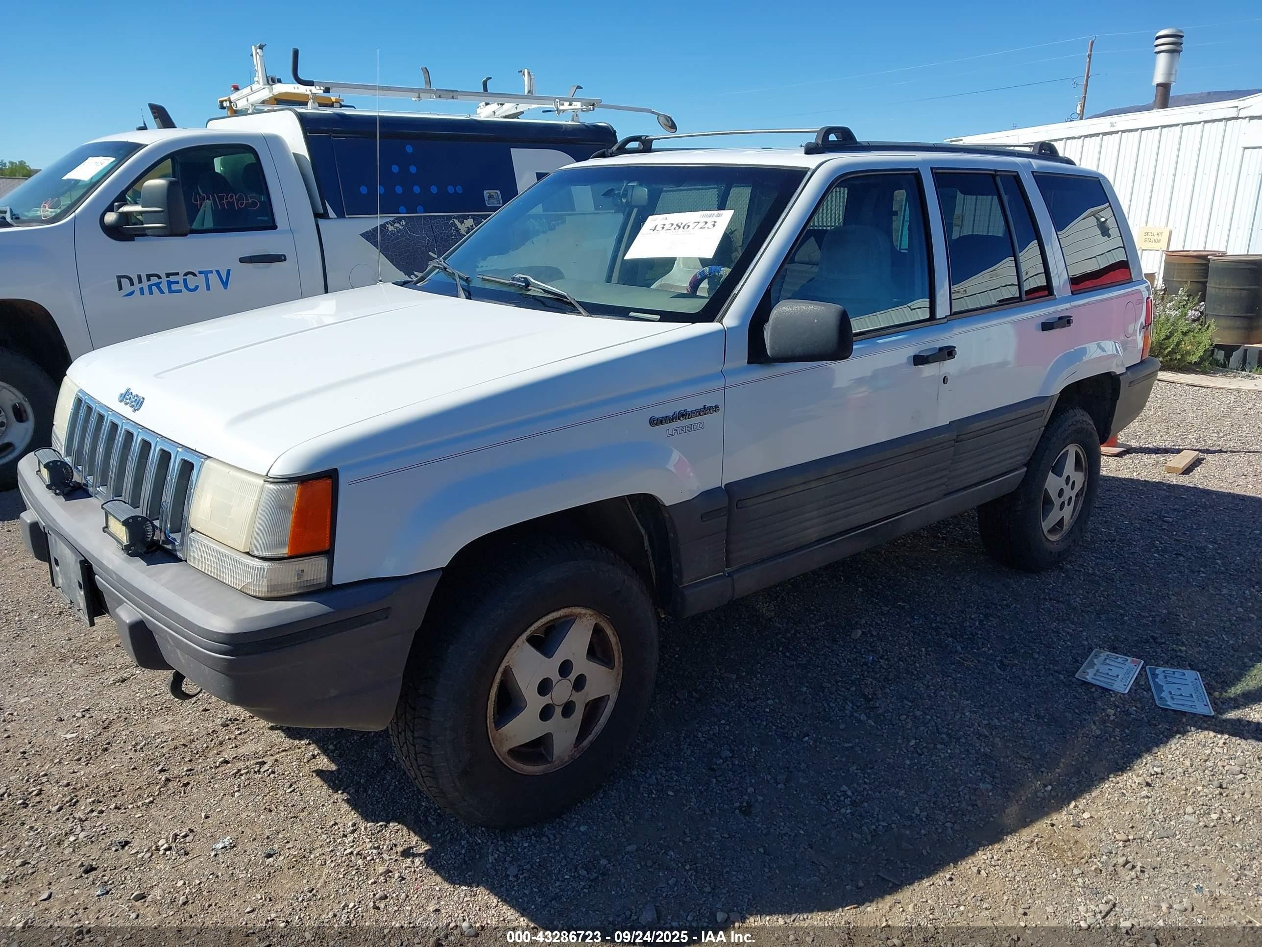 1995 Jeep Grand Cherokee Laredo White vin: 1J4GZ58Y6SC737646