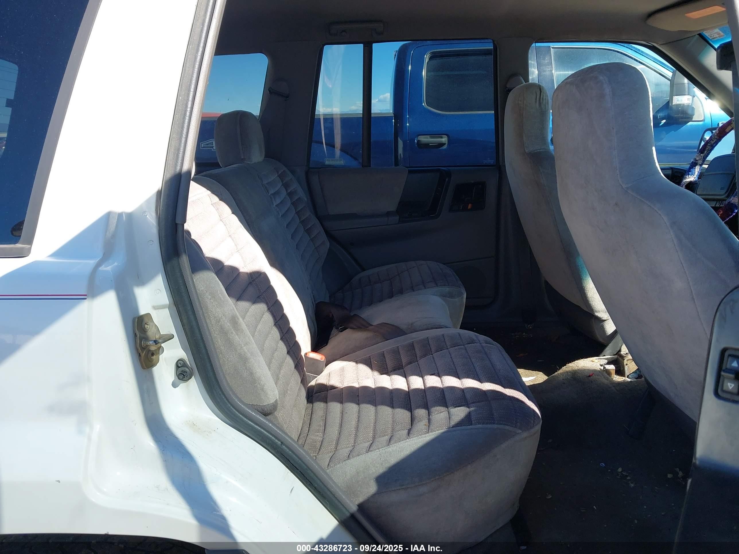 1995 Jeep Grand Cherokee Laredo White vin: 1J4GZ58Y6SC737646