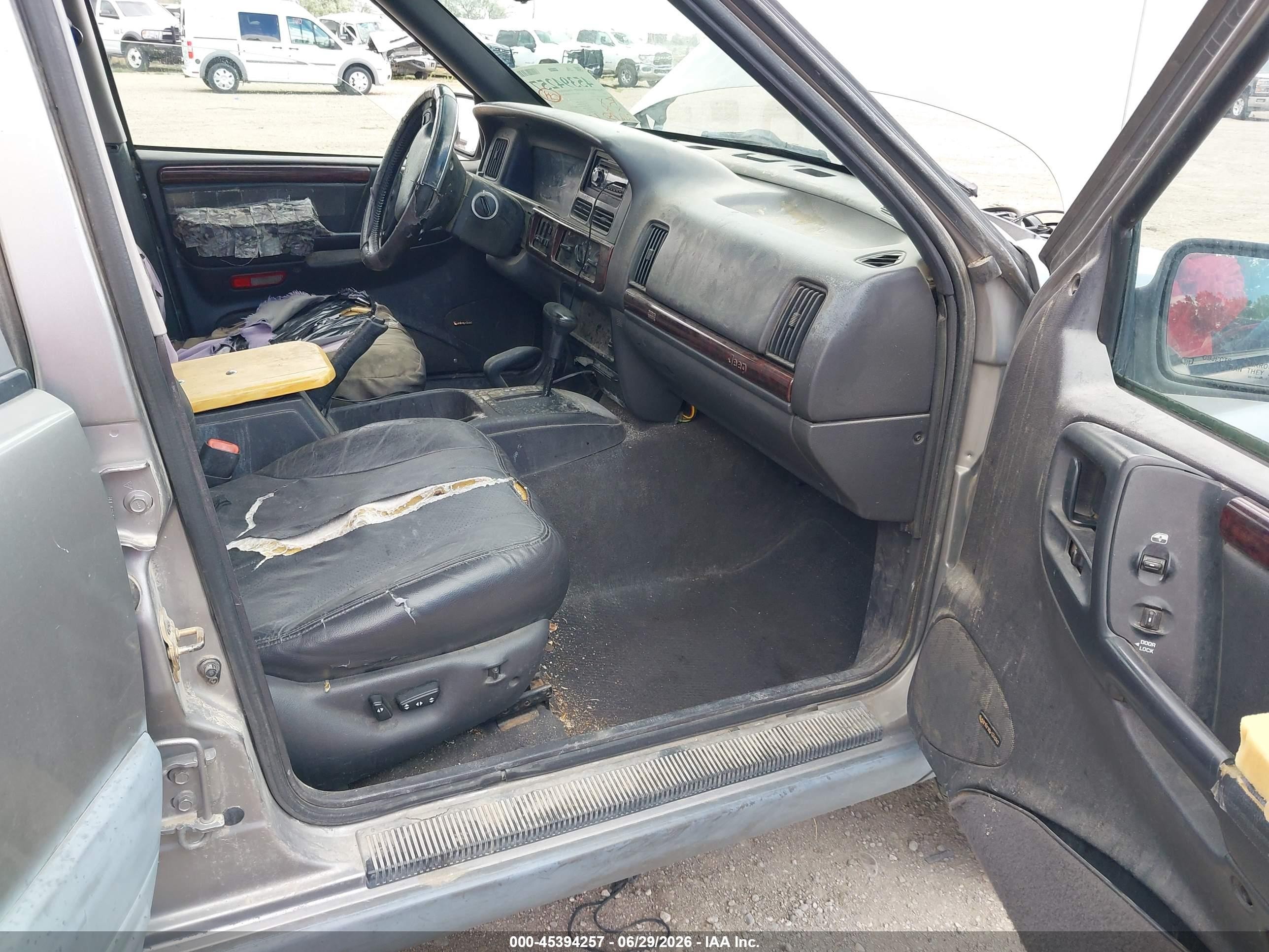 1997 Jeep Grand Cherokee Laredo/tsi Gold vin: 1J4GZ58Y8VC750063
