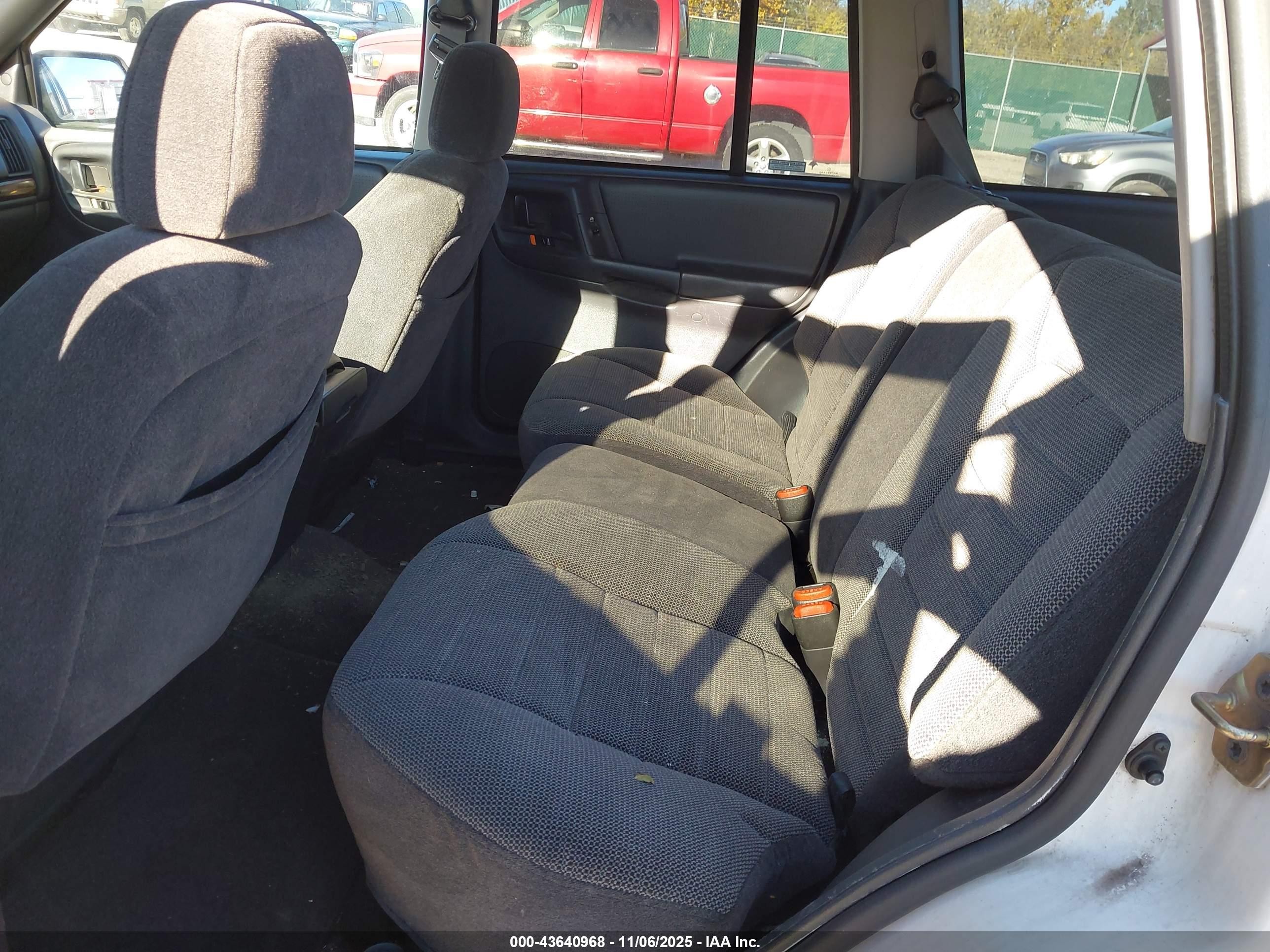 1996 Jeep Grand Cherokee Laredo White vin: 1J4GZ58Y9TC354849