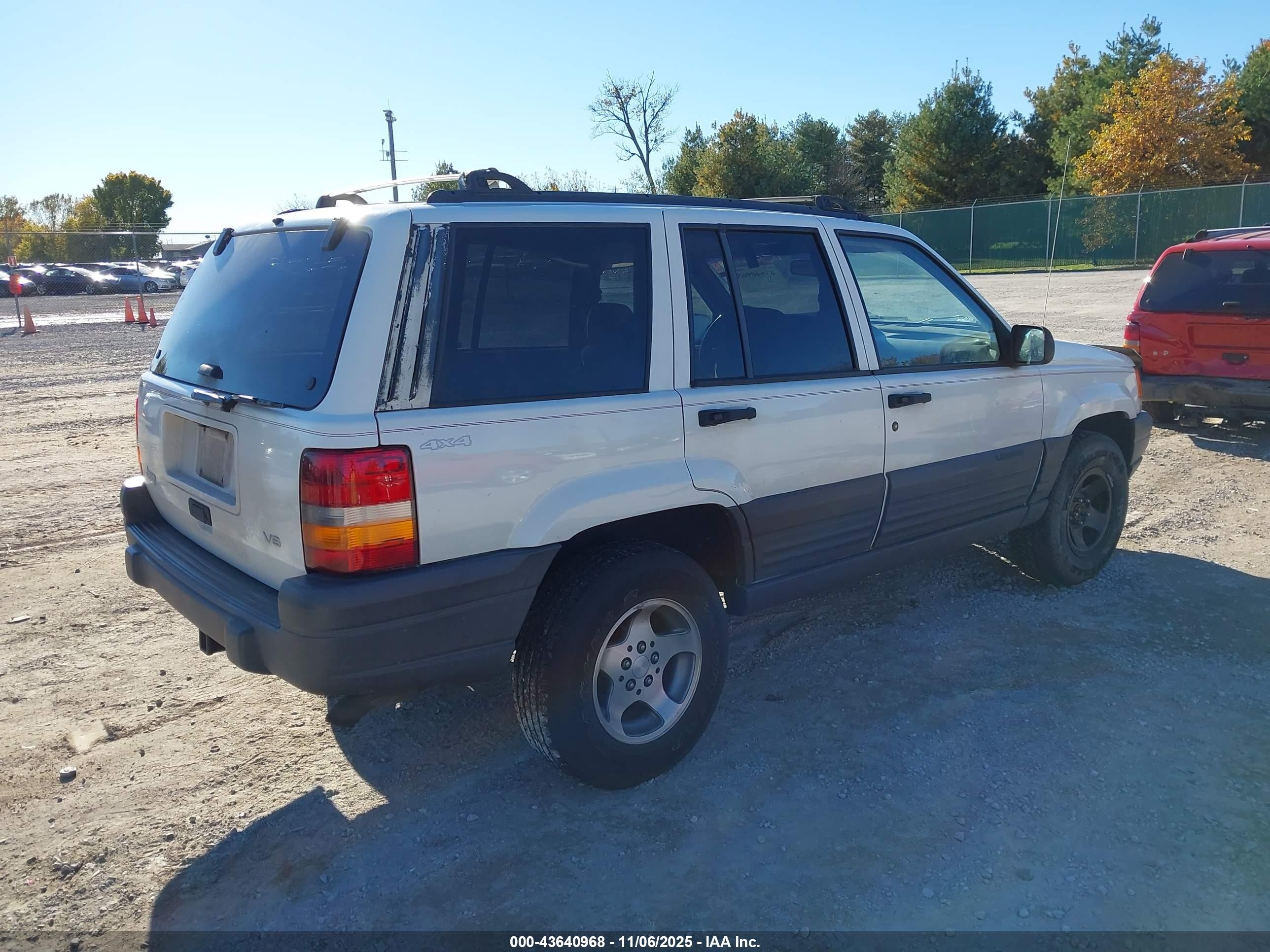 1996 Jeep Grand Cherokee Laredo White vin: 1J4GZ58Y9TC354849