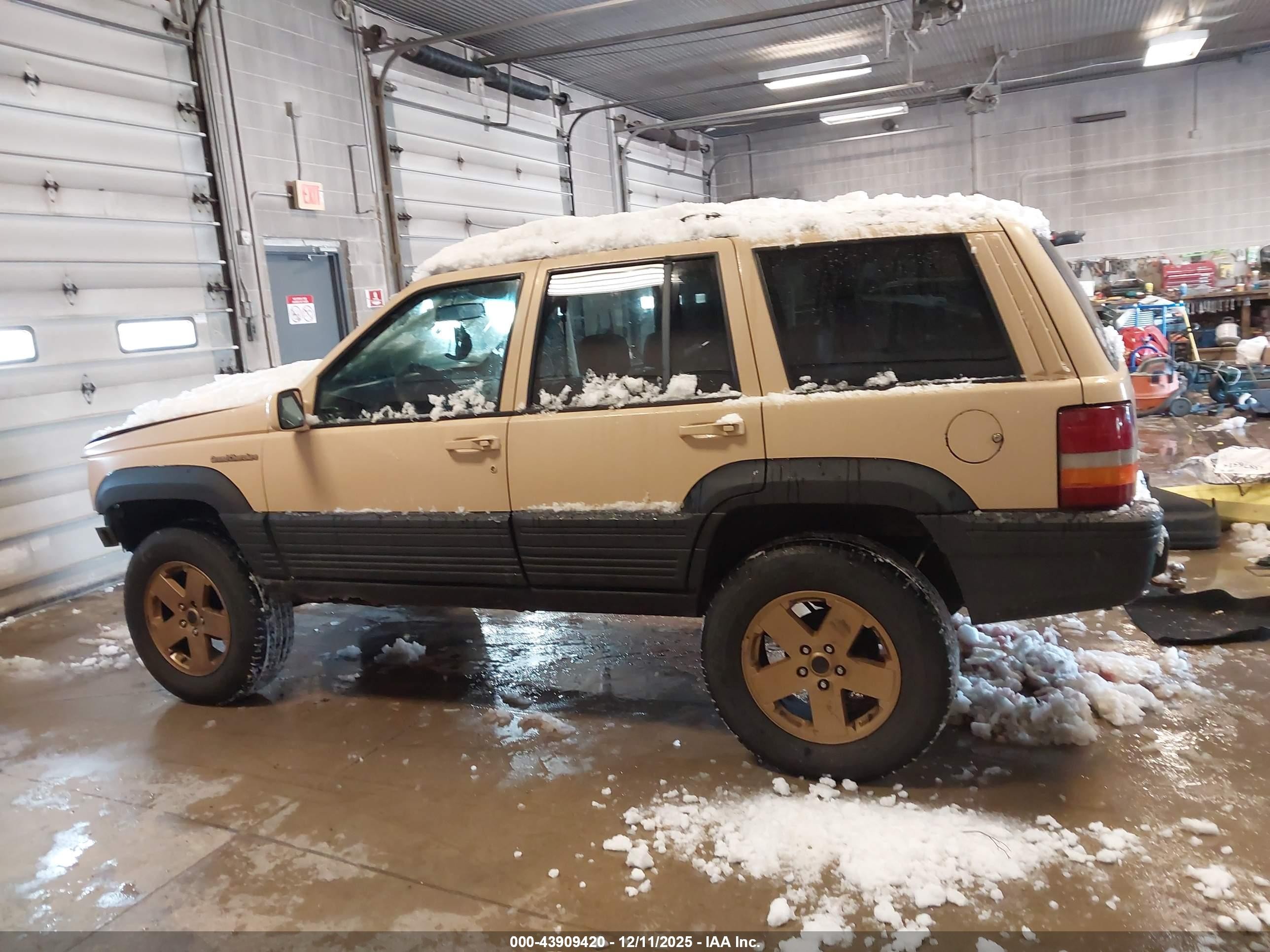 1995 Jeep Grand Cherokee Limited/orvis Tan vin: 1J4GZ78Y0SC783629