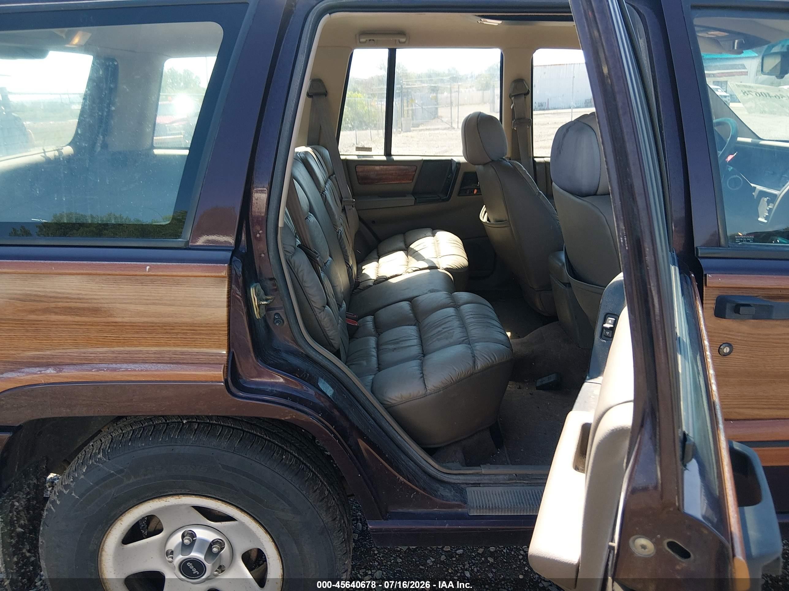 1993 Jeep Grand Cherokee Sport Burgundy vin: 1J4GZ88Y8PC714913