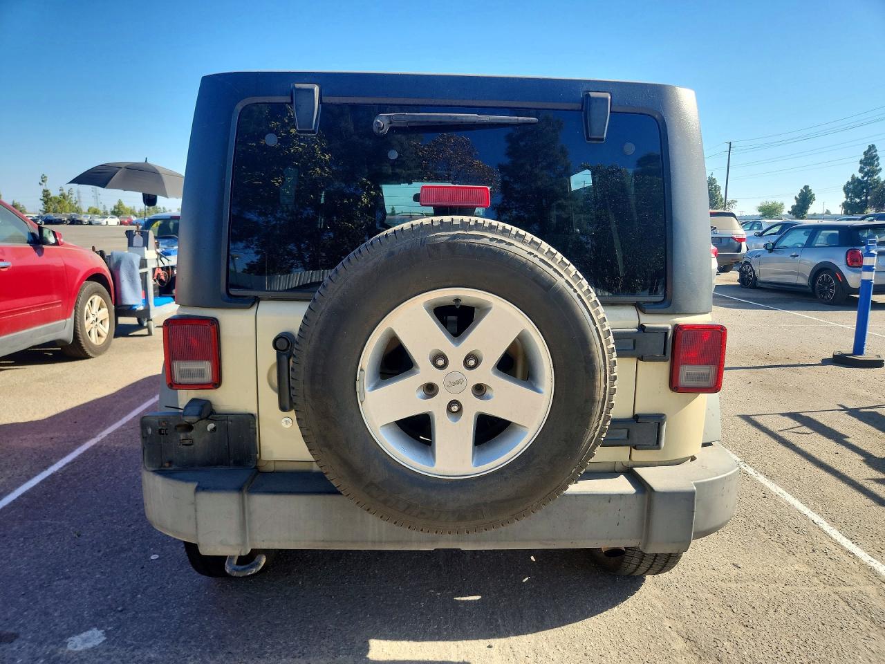2011 Jeep Wrangler Unlimited Sport Beige vin: 1J4HA3H11BL561611