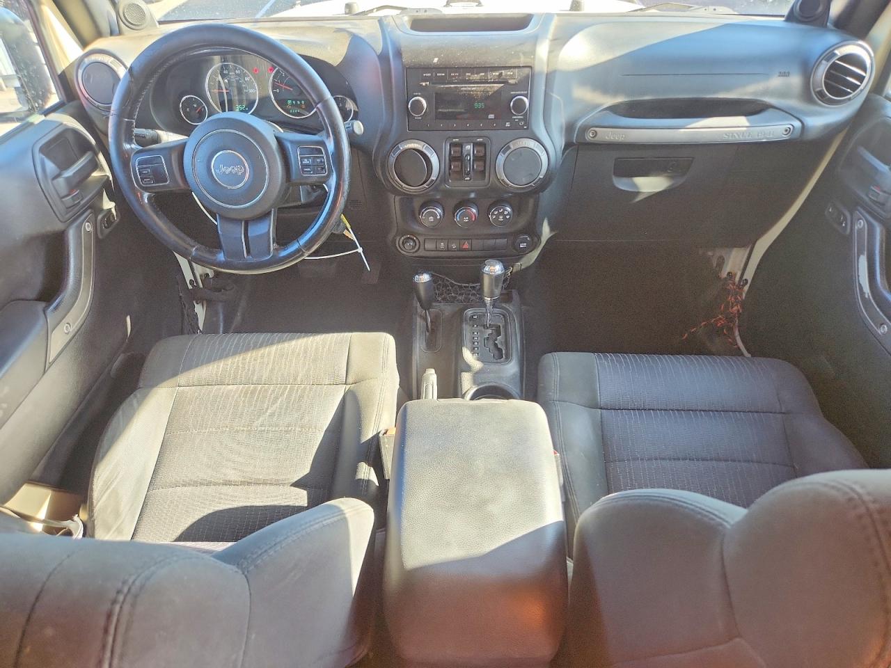 2011 Jeep Wrangler Unlimited Sport Beige vin: 1J4HA3H11BL561611