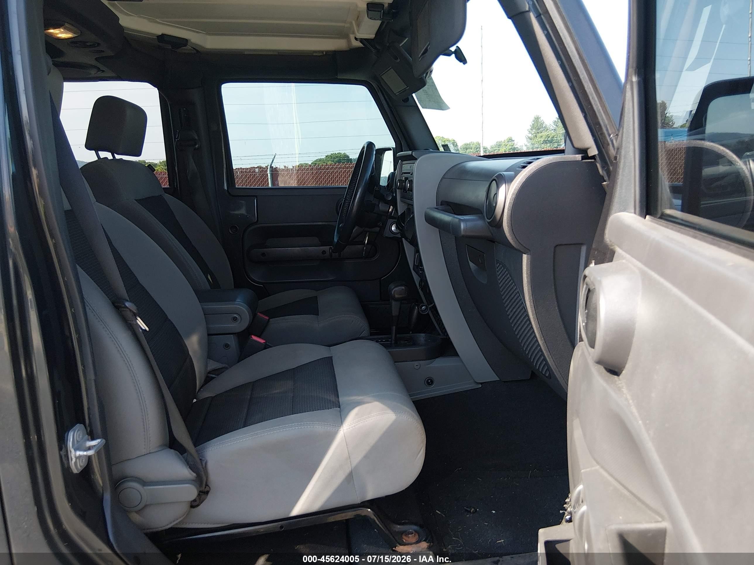 2010 Jeep Wrangler Unlimited Sport Gray vin: 1J4HA3H16AL140952