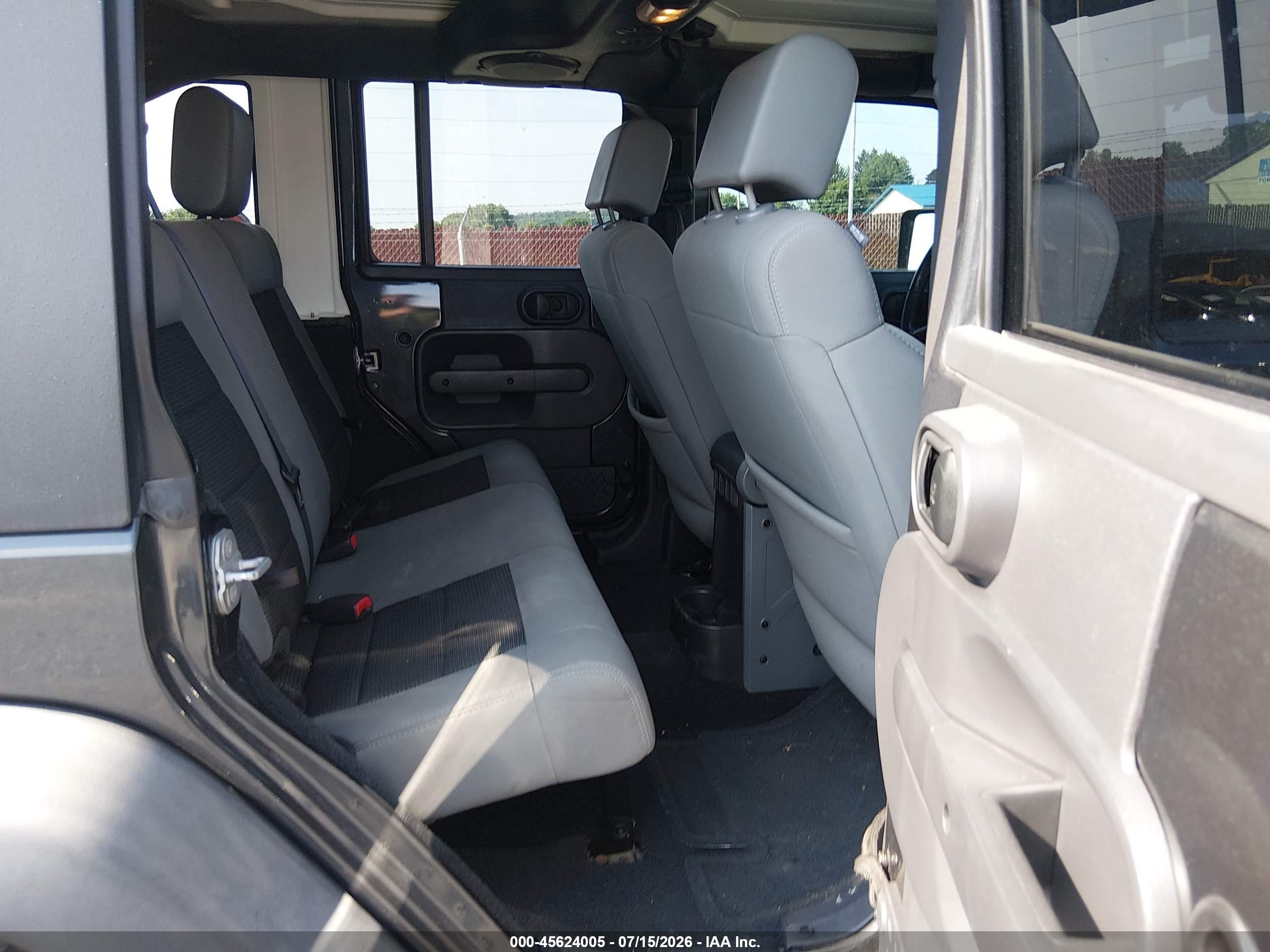 2010 Jeep Wrangler Unlimited Sport Gray vin: 1J4HA3H16AL140952