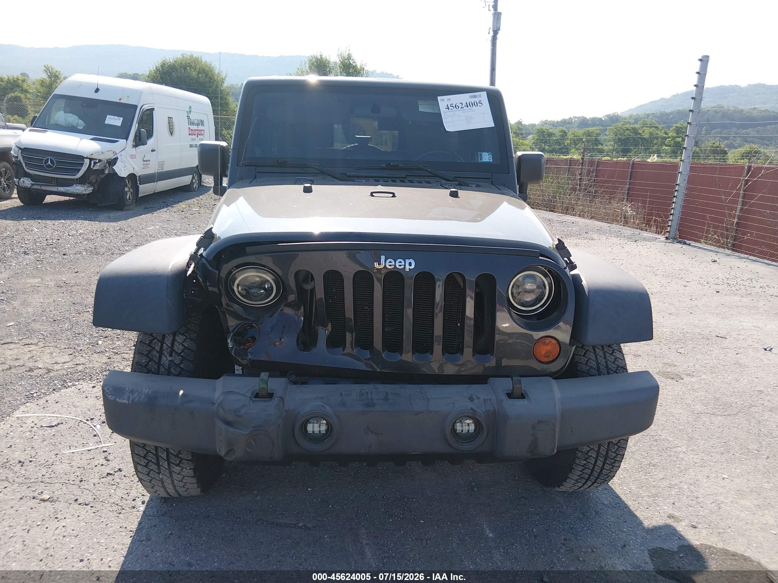 2010 Jeep Wrangler Unlimited Sport Gray vin: 1J4HA3H16AL140952
