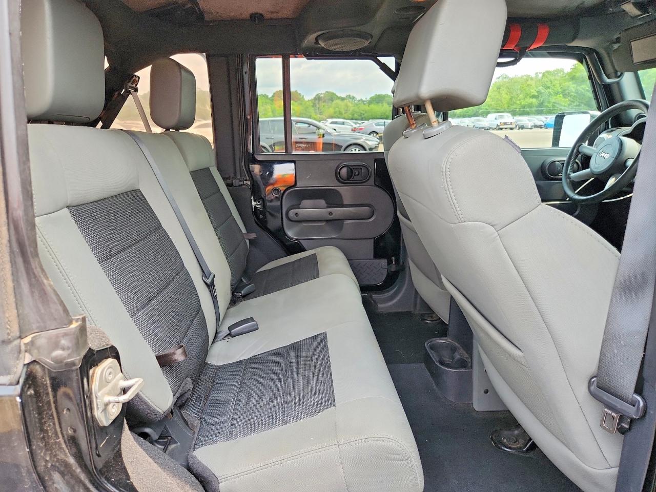 2010 Jeep Wrangler Unlimited Sahara Black vin: 1J4HA5H10AL157290