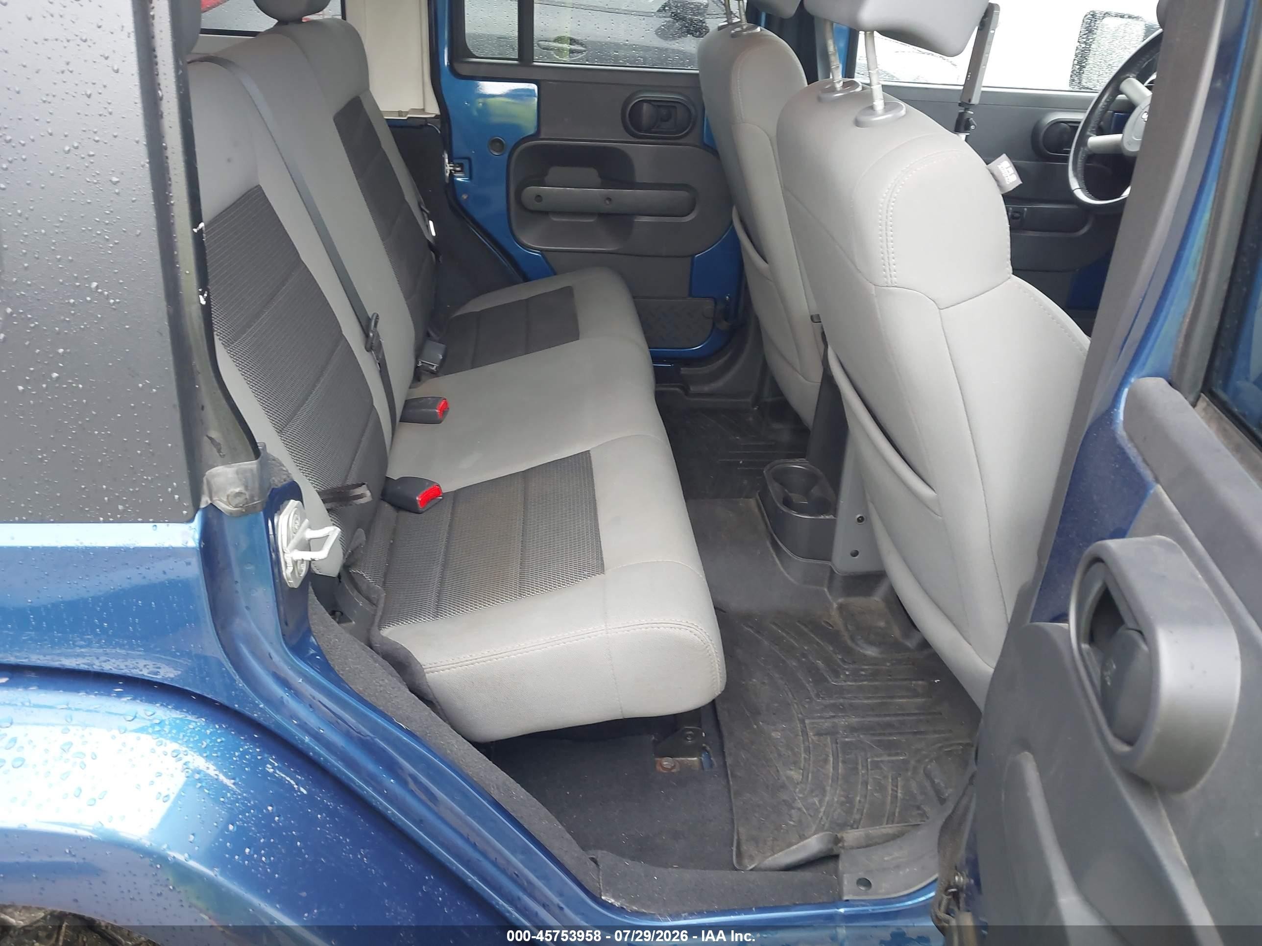 2010 Jeep Wrangler Unlimited Sahara Light Blue vin: 1J4HA5H10AL182268