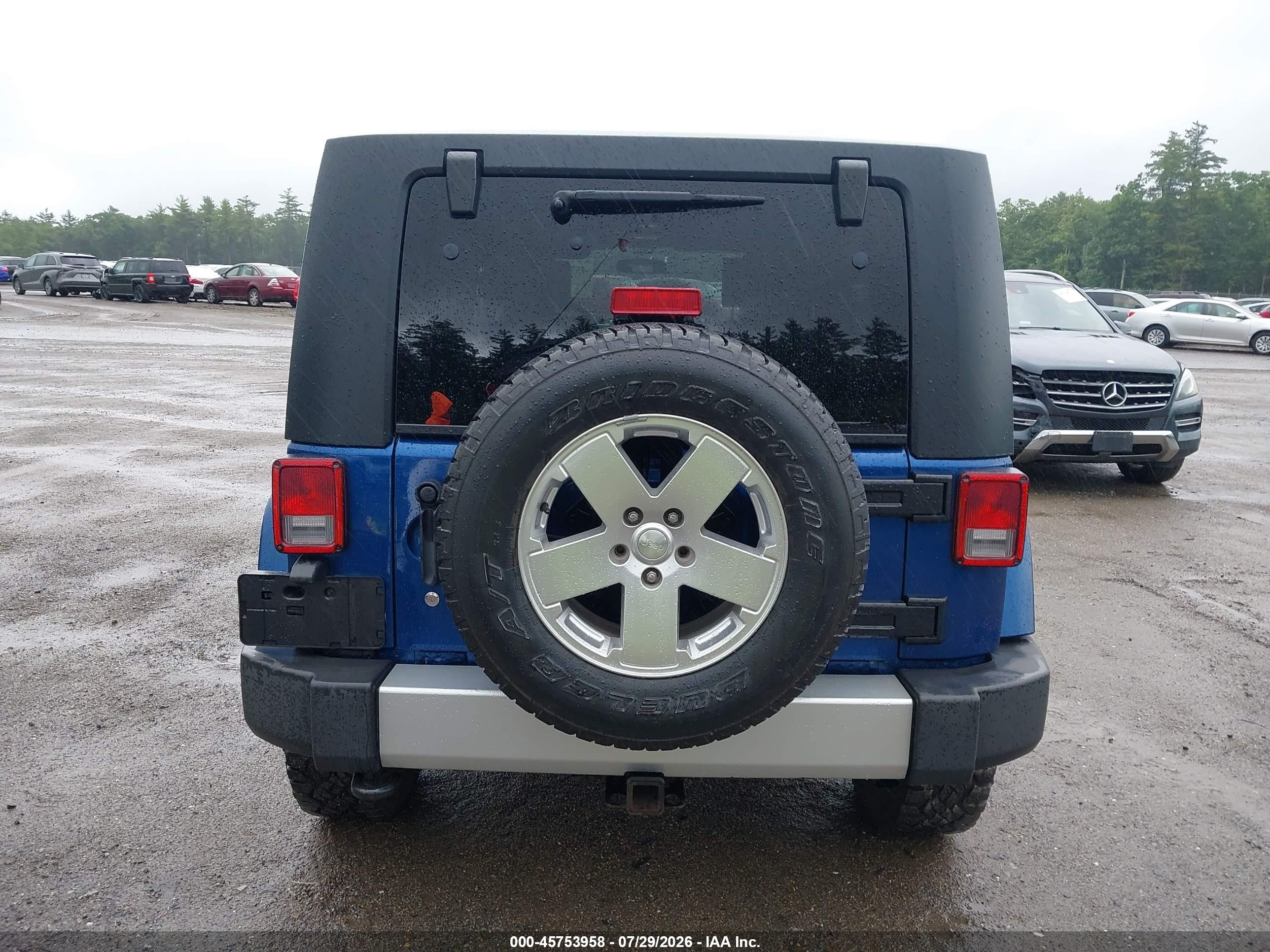 2010 Jeep Wrangler Unlimited Sahara Light Blue vin: 1J4HA5H10AL182268
