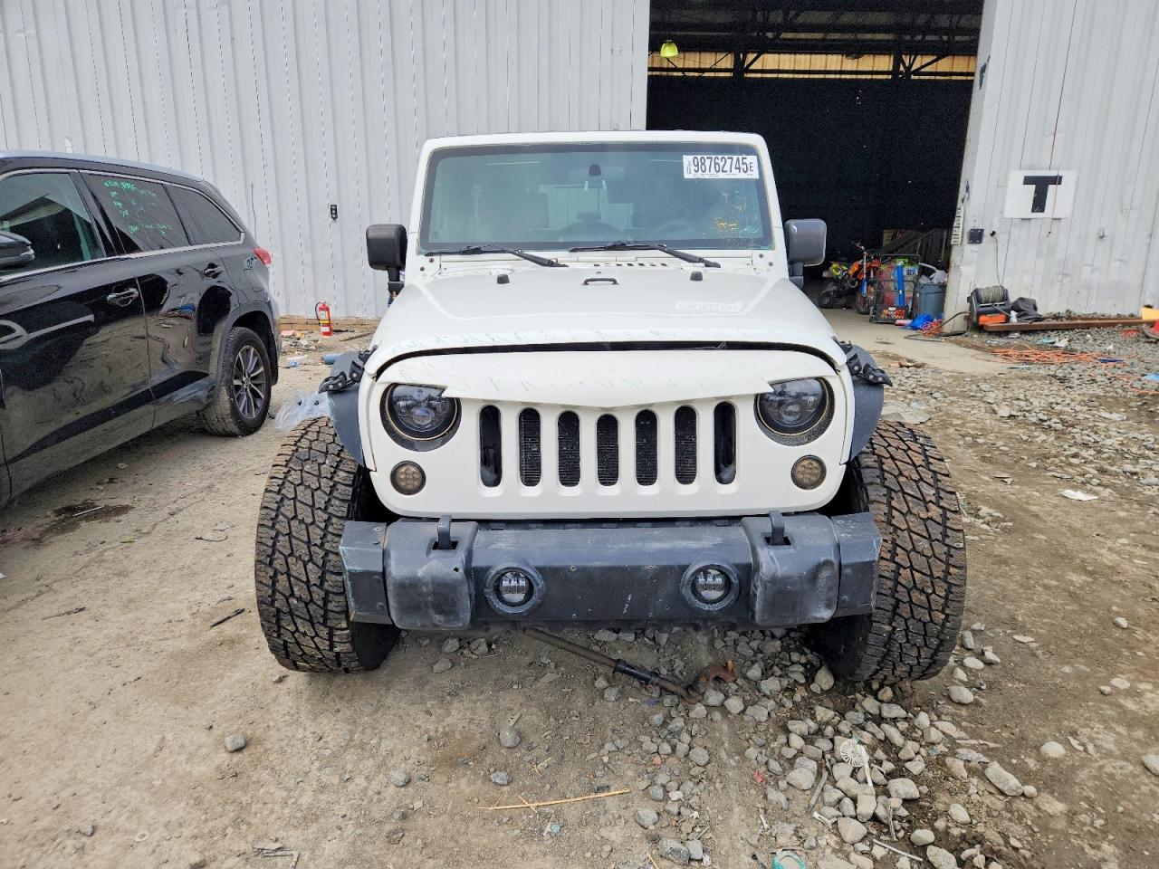 2010 Jeep Wrangler Unlimited Sahara White vin: 1J4HA5H10AL214152