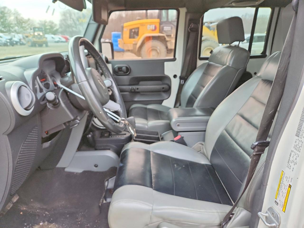 2010 Jeep Wrangler Unlimited Sahara White vin: 1J4HA5H10AL214152