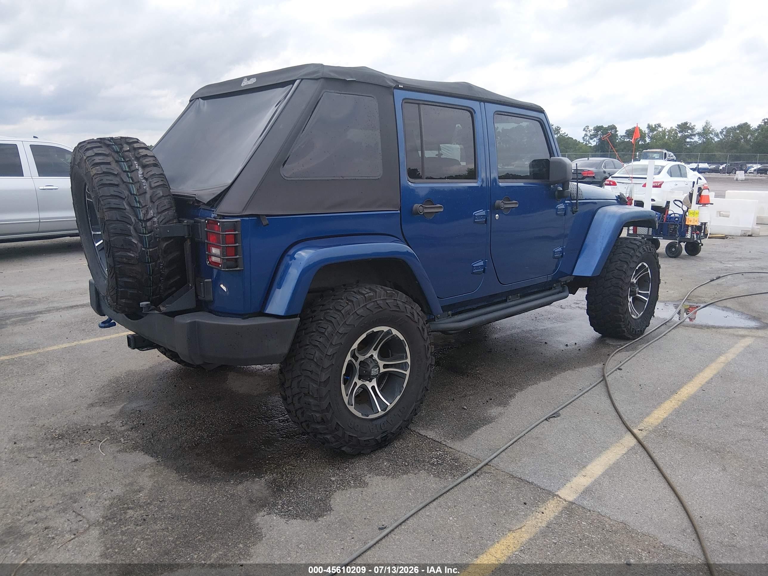 2010 Jeep Wrangler Unlimited Sahara Blue vin: 1J4HA5H11AL146251