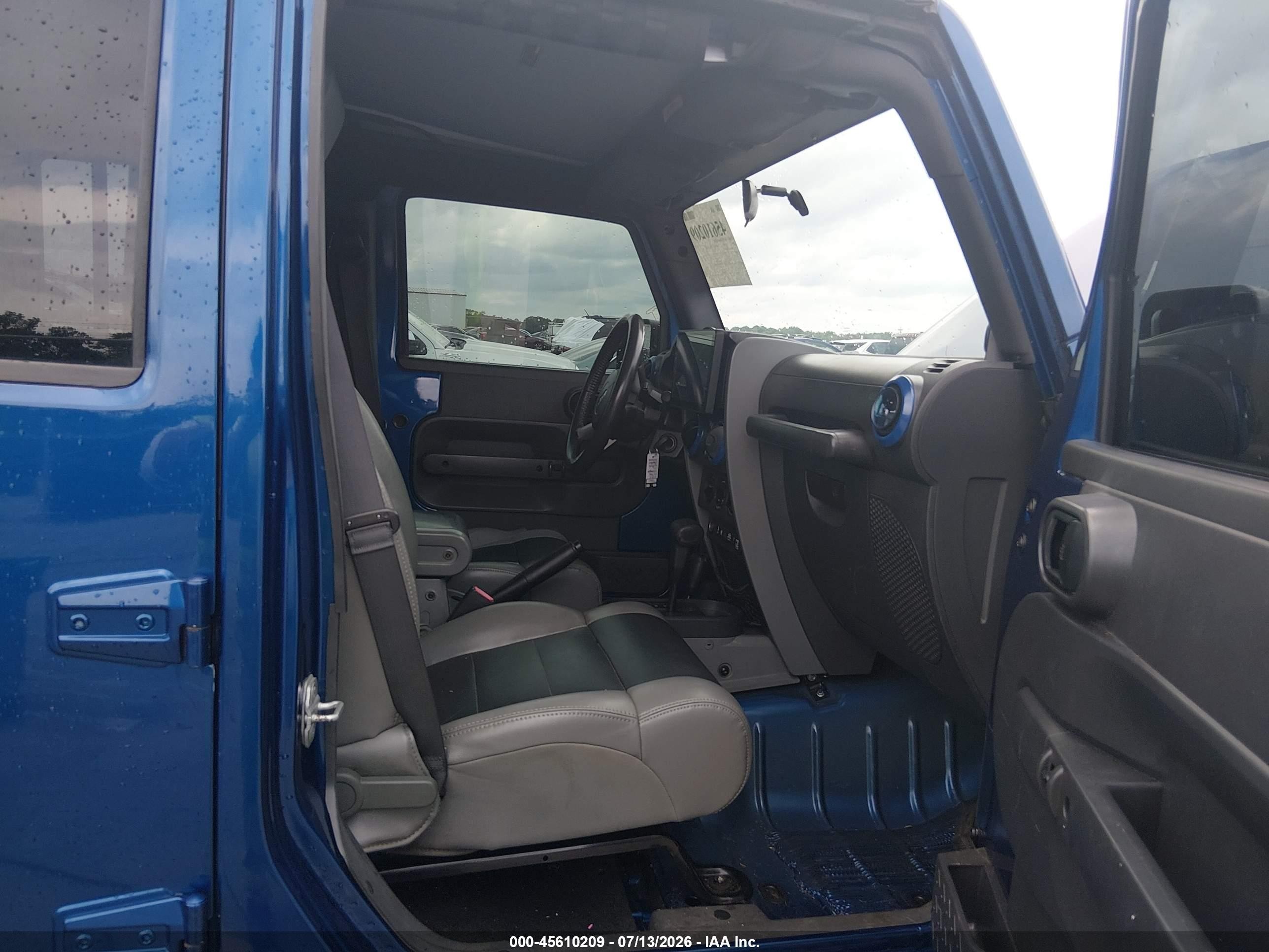 2010 Jeep Wrangler Unlimited Sahara Blue vin: 1J4HA5H11AL146251