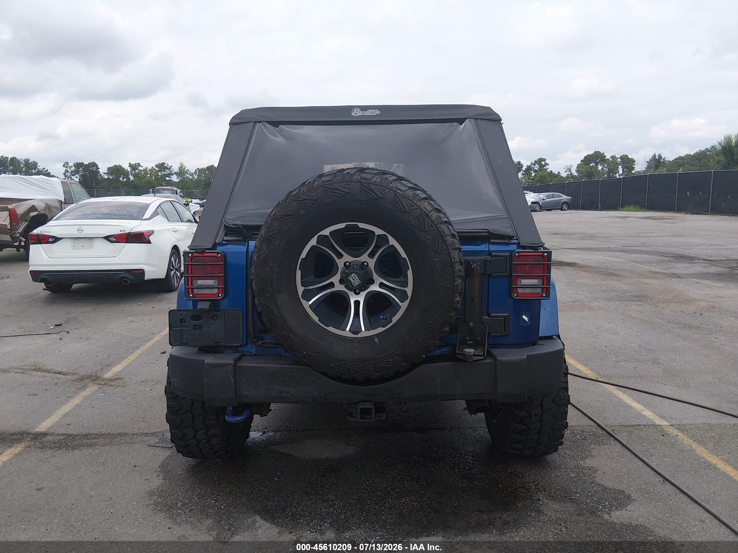 2010 Jeep Wrangler Unlimited Sahara Blue vin: 1J4HA5H11AL146251