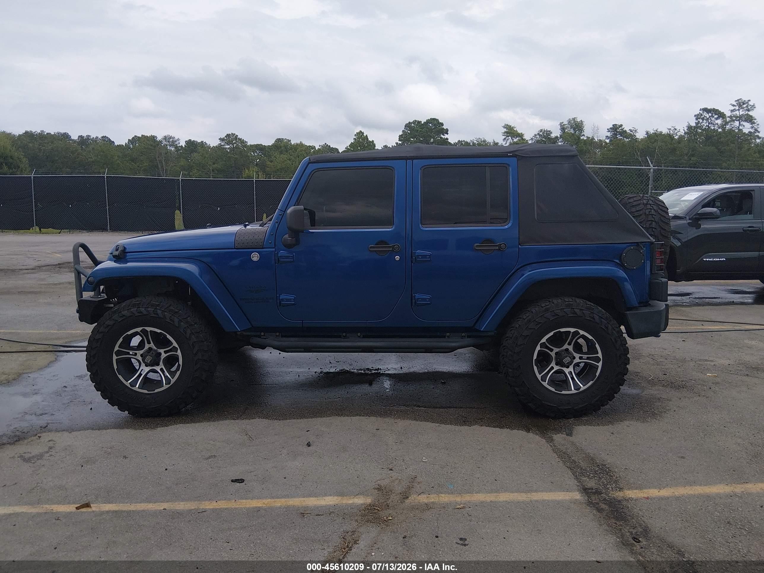2010 Jeep Wrangler Unlimited Sahara Blue vin: 1J4HA5H11AL146251