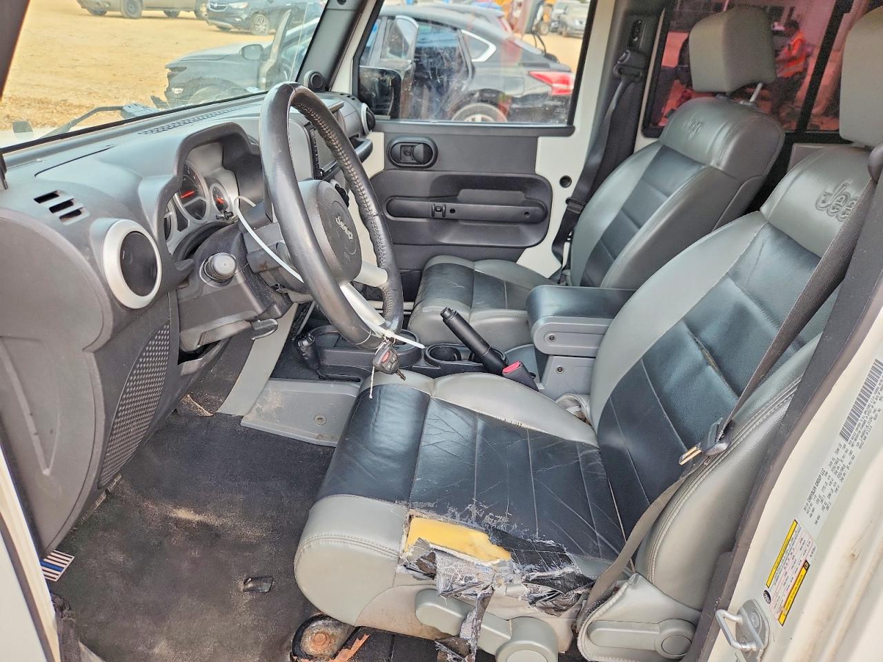 2010 Jeep Wrangler Unlimited Sahara White vin: 1J4HA5H11AL151241