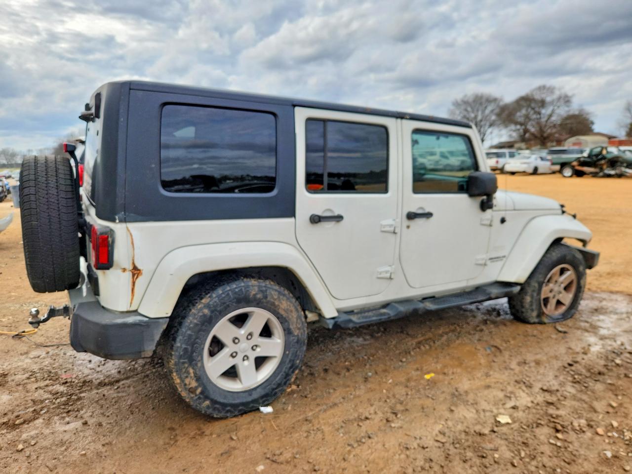2010 Jeep Wrangler Unlimited Sahara White vin: 1J4HA5H11AL151241