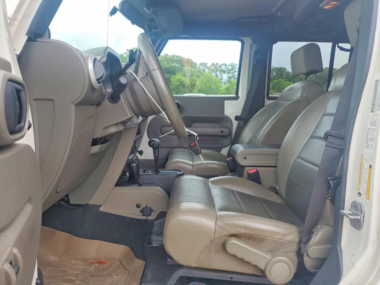 2010 Jeep Wrangler Unlimited Sahara White vin: 1J4HA5H11AL156827