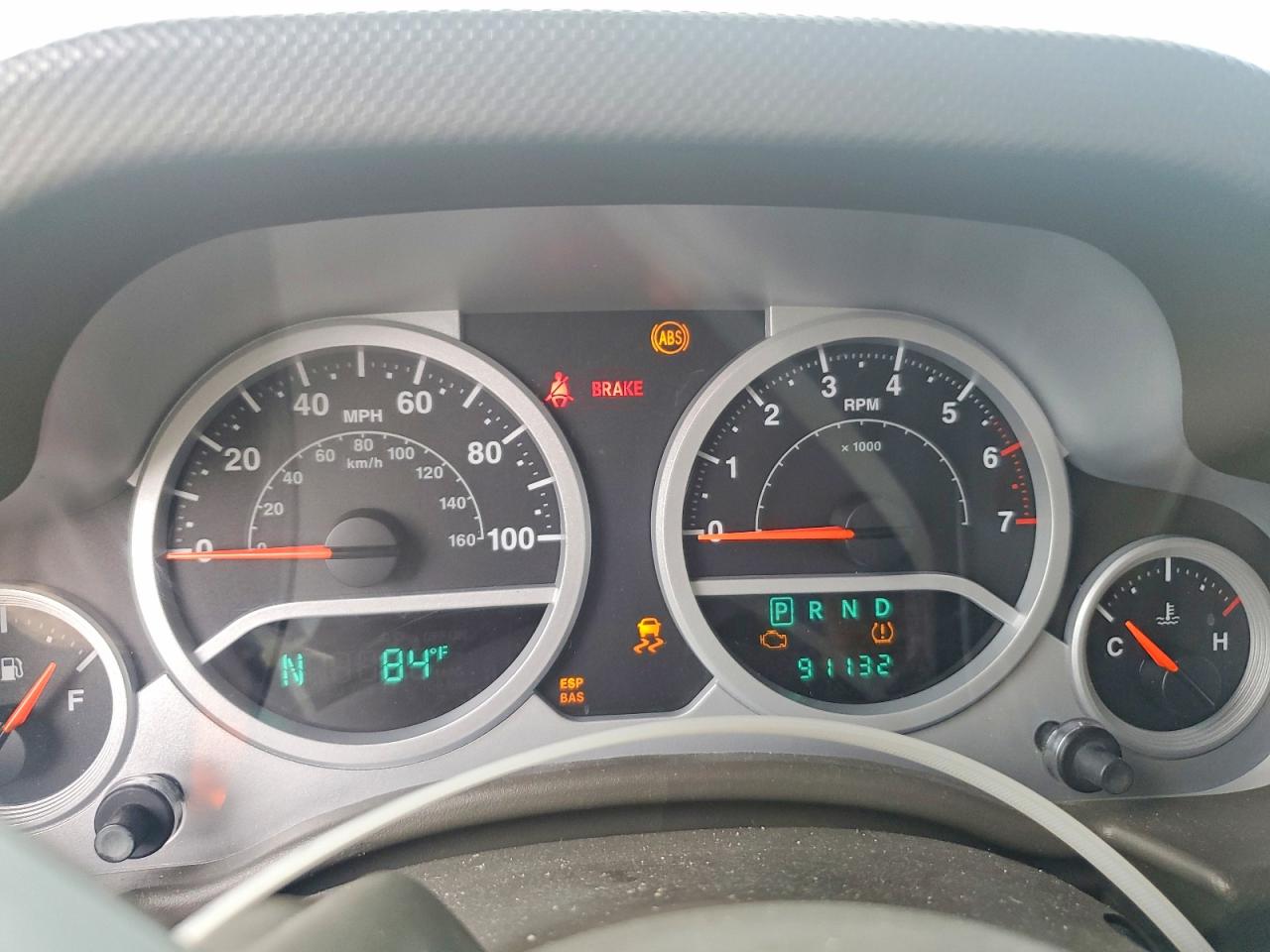 2010 Jeep Wrangler Unlimited Sahara White vin: 1J4HA5H11AL156827