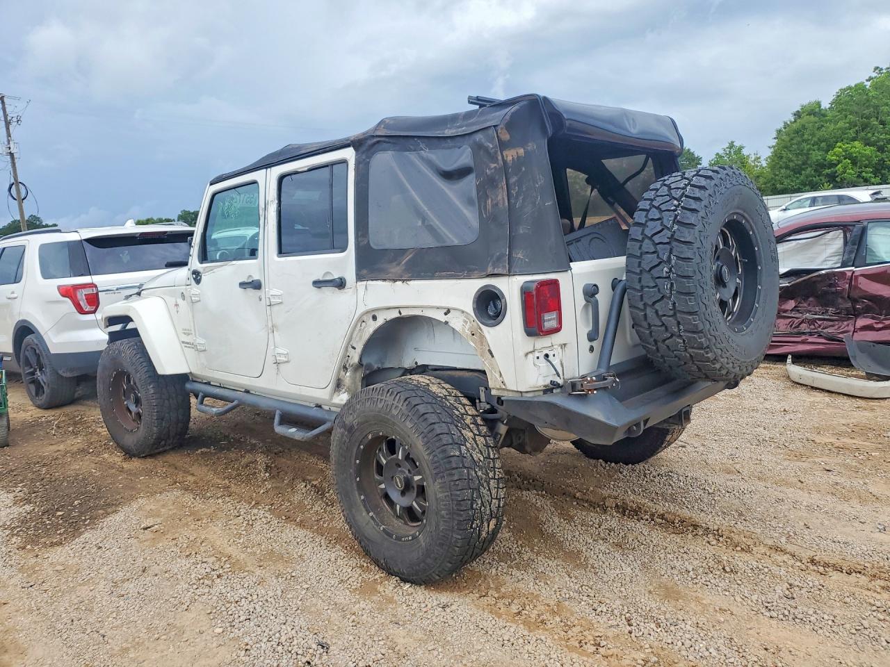2010 Jeep Wrangler Unlimited Sahara White vin: 1J4HA5H11AL156827