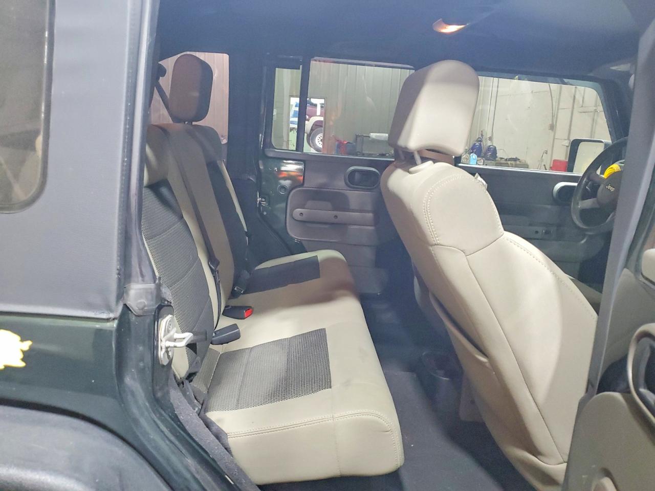 2010 Jeep Wrangler Unlimited Sahara Green vin: 1J4HA5H11AL215472