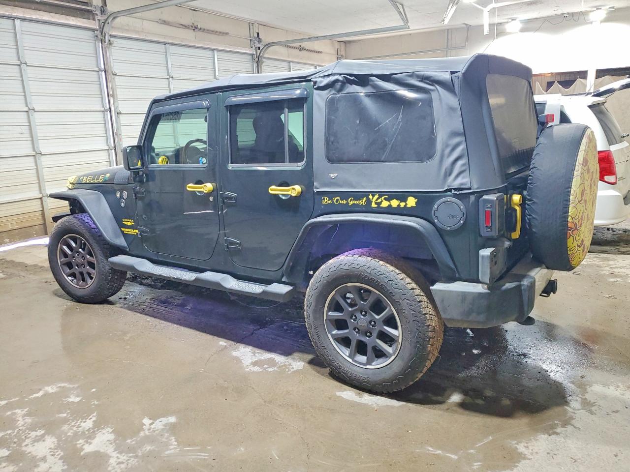 2010 Jeep Wrangler Unlimited Sahara Green vin: 1J4HA5H11AL215472