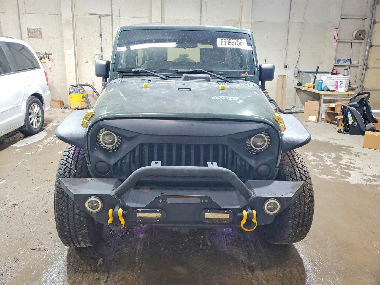 2010 Jeep Wrangler Unlimited Sahara Green vin: 1J4HA5H11AL215472