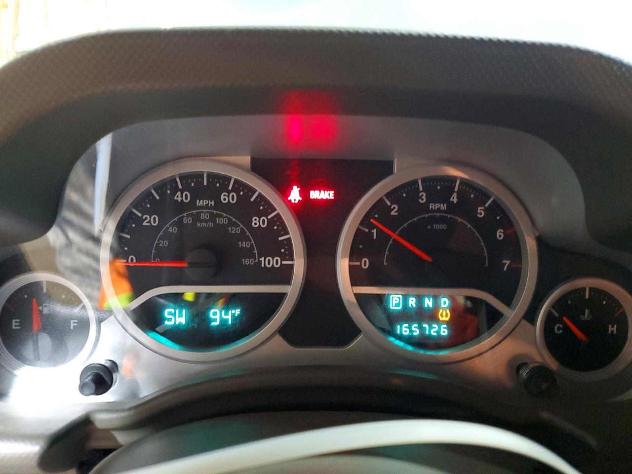 2010 Jeep Wrangler Unlimited Sahara Green vin: 1J4HA5H11AL215472