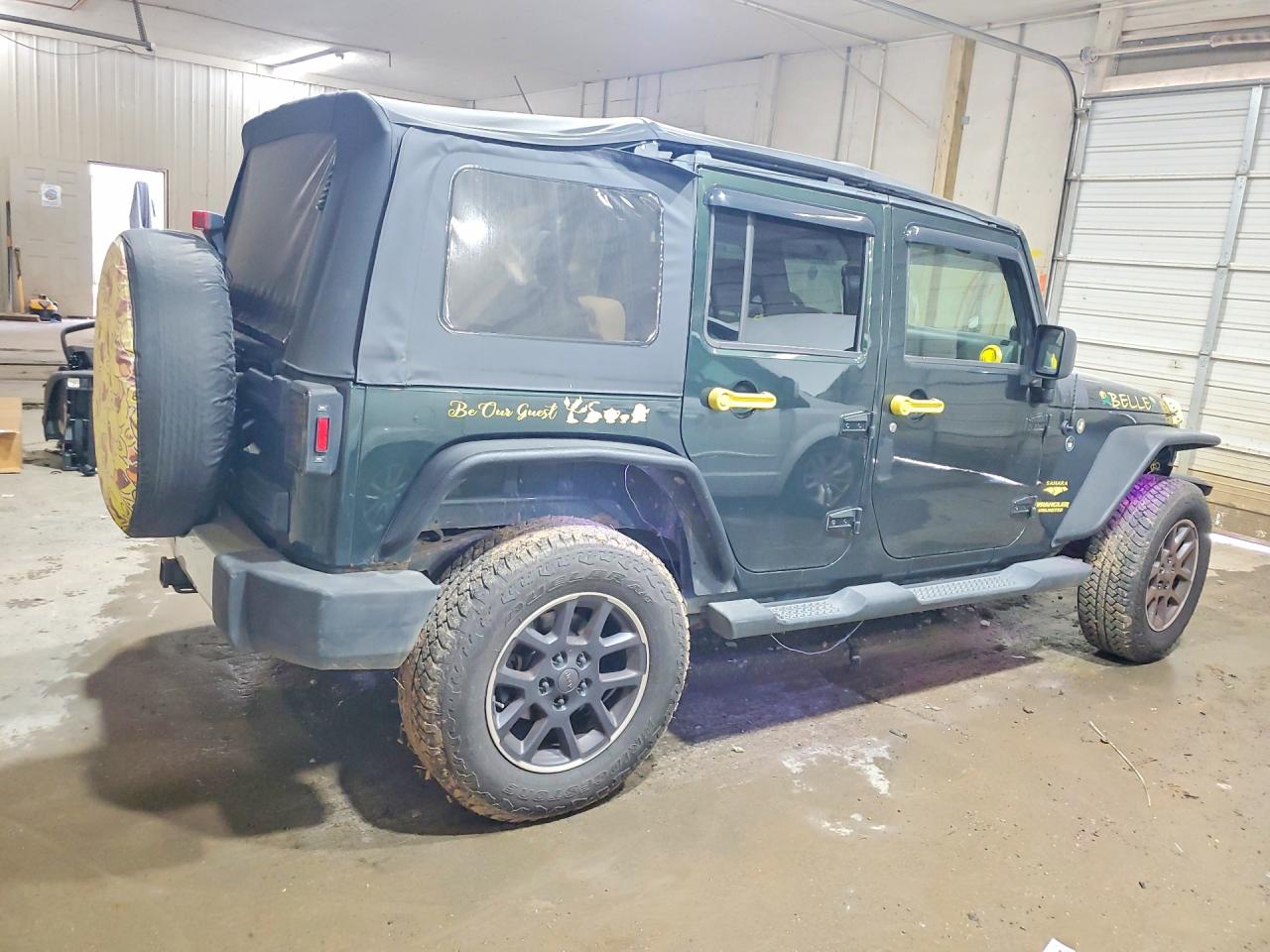 2010 Jeep Wrangler Unlimited Sahara Green vin: 1J4HA5H11AL215472