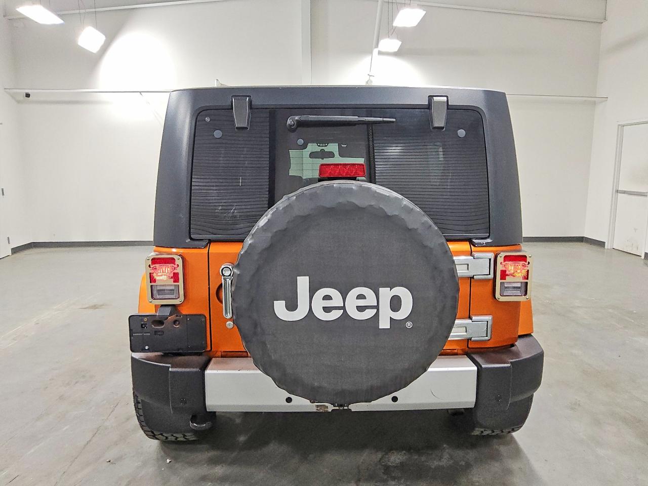 2011 Jeep Wrangler Unlimited Sahara Orange vin: 1J4HA5H11BL542536